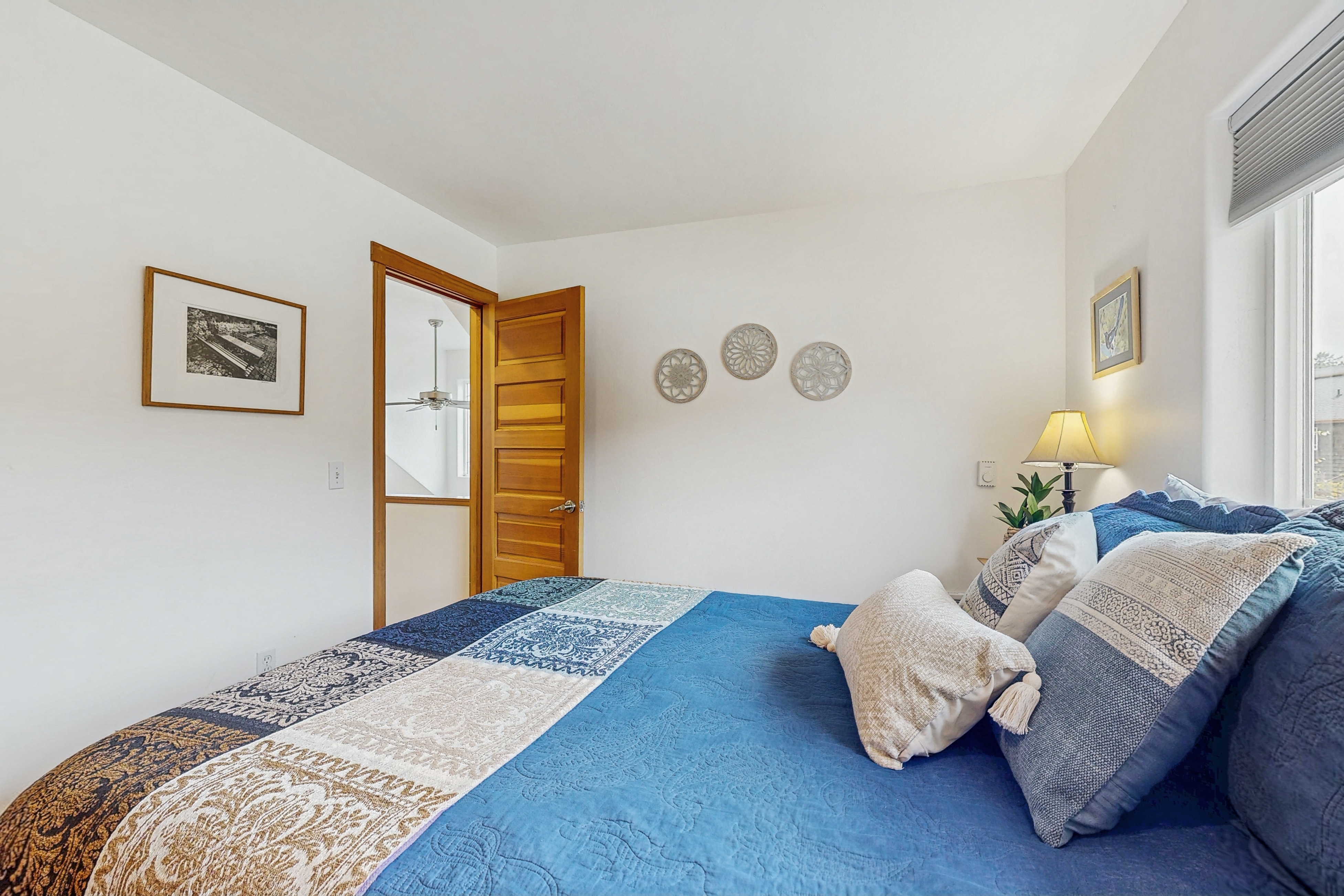 Beautiful lake-view home with hot tub, kayaks, & bike- two blocks to beach