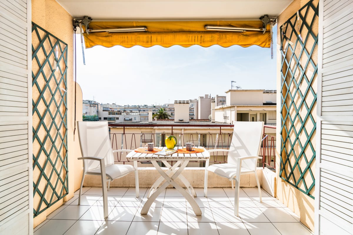 Property Image 1 - Cannes just off la Croisette 2BR with balcony, ideal vacation & congresses