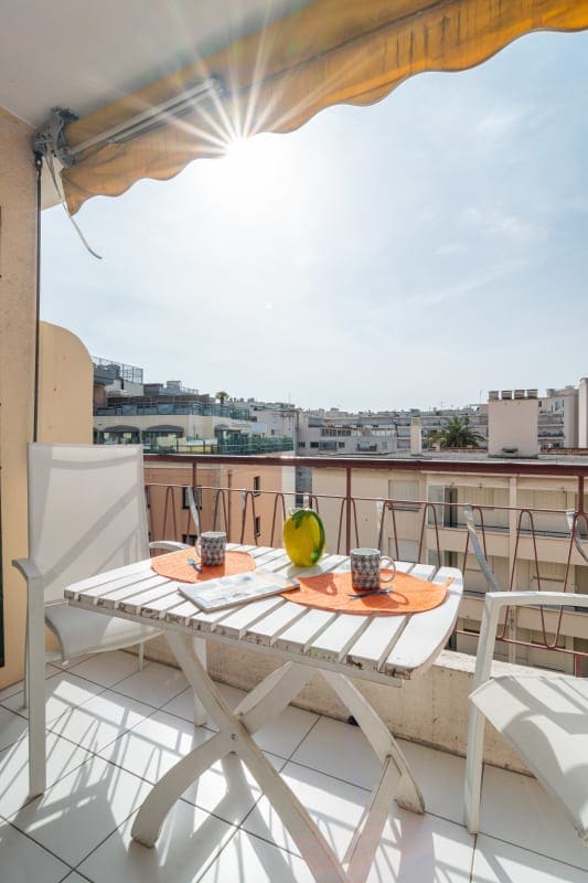 Property Image 2 - Cannes just off la Croisette 2BR with balcony, ideal vacation & congresses