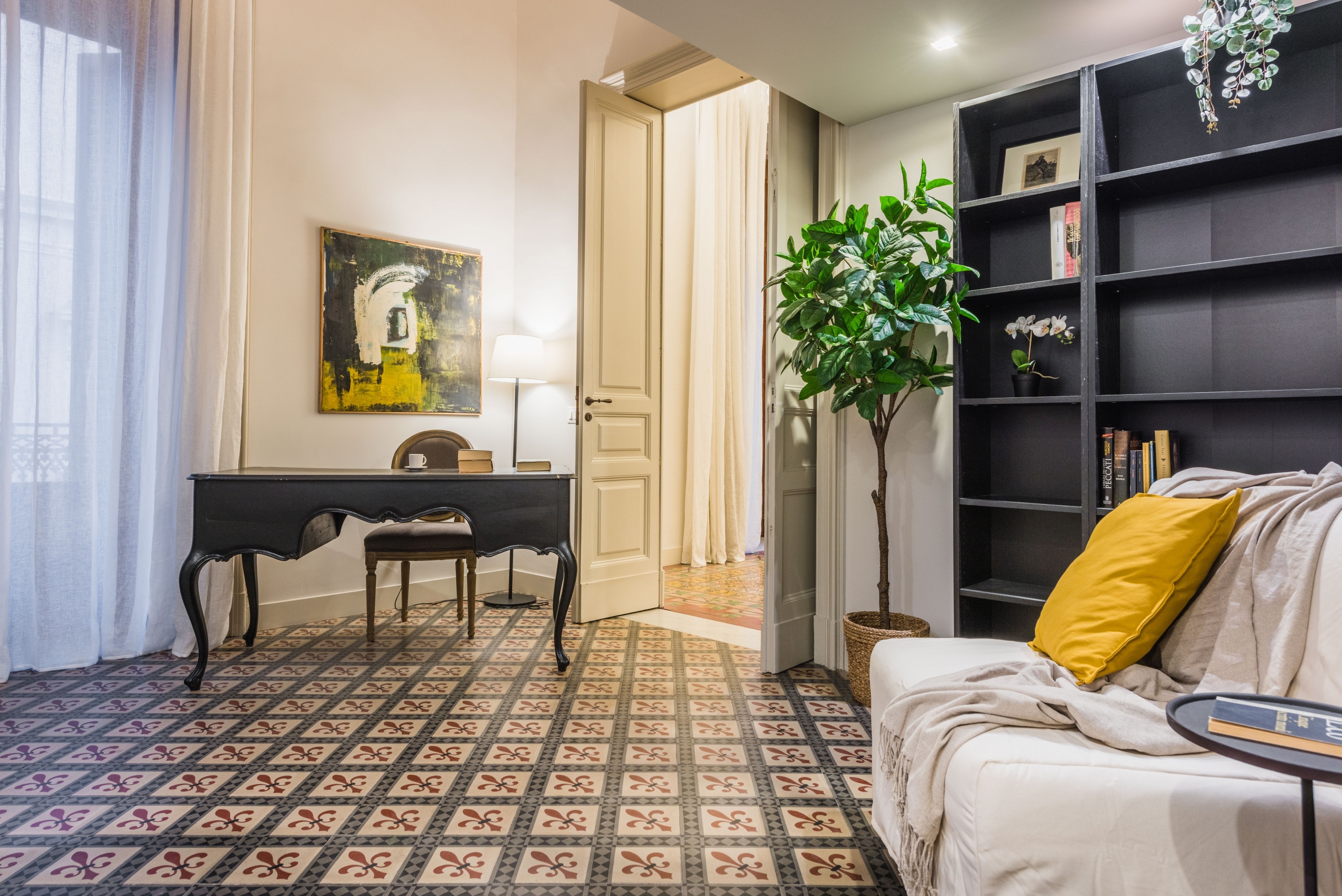 Cozy and elegant apartment on two levels near Villa Bellini