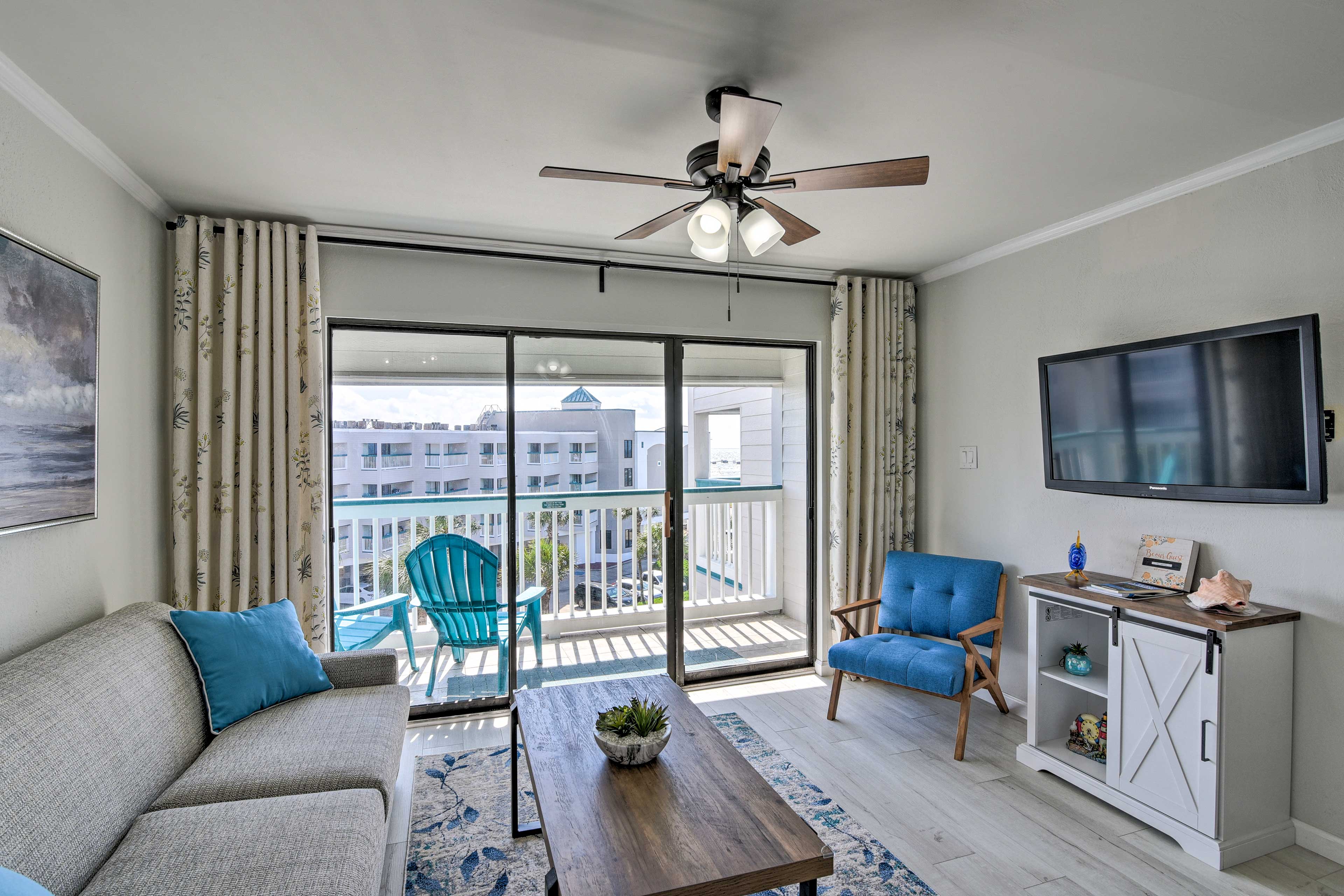 Property Image 1 - Galveston Condo, Walk to Beach & Fishing Pier!