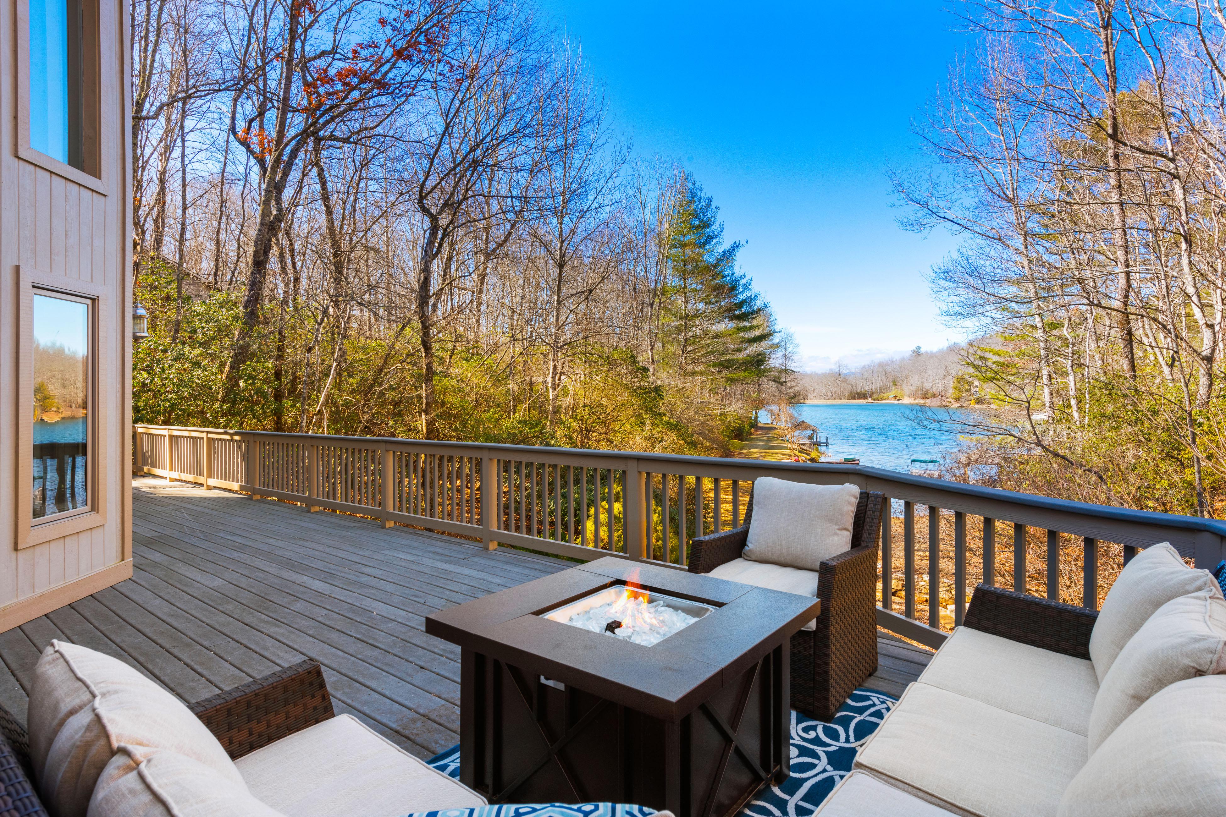 Property Image 2 - Lakeside Retreat