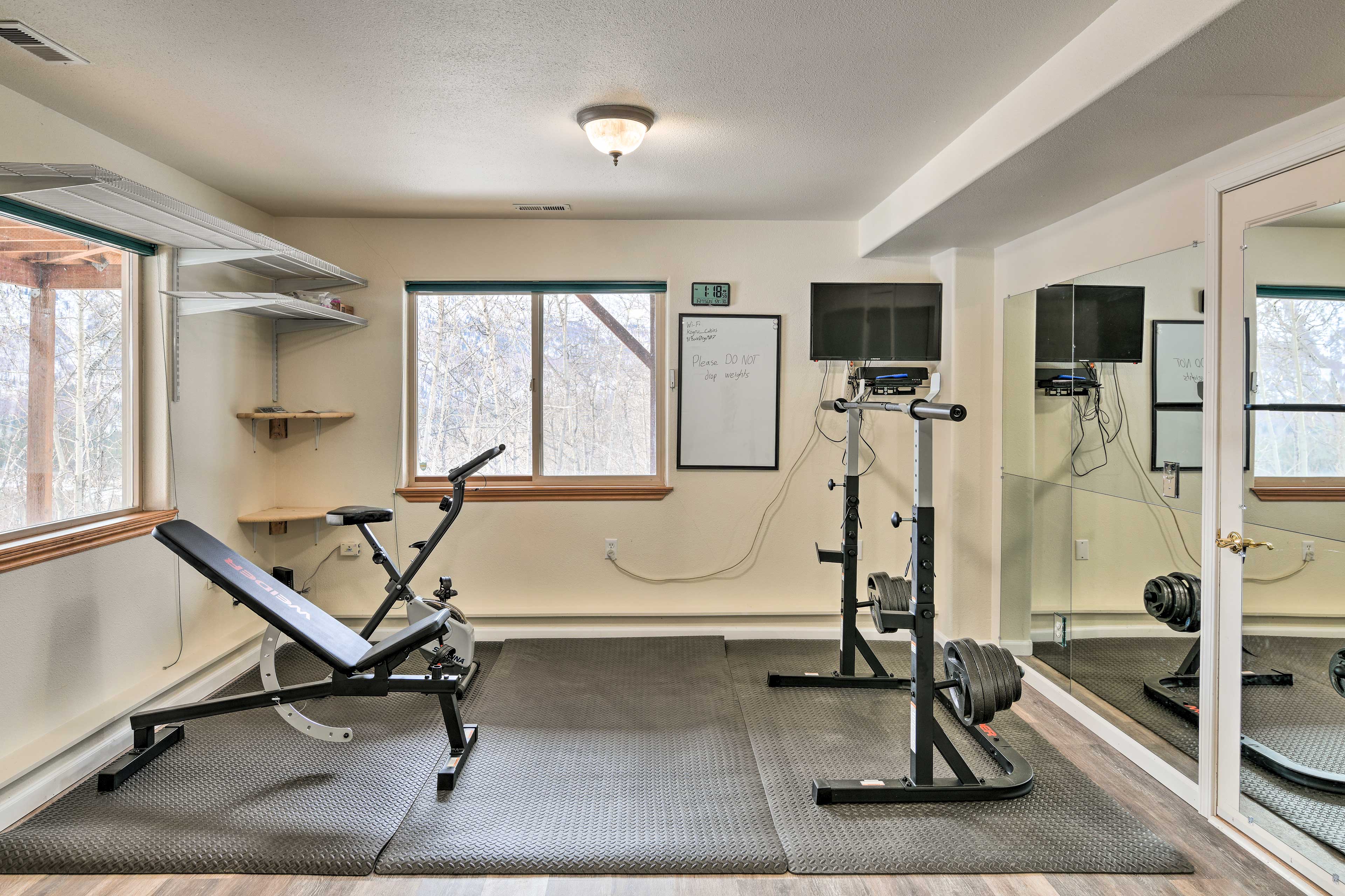 Property Image 2 - Alaskan Mountain Gem with Private Hot Tub & Gym!