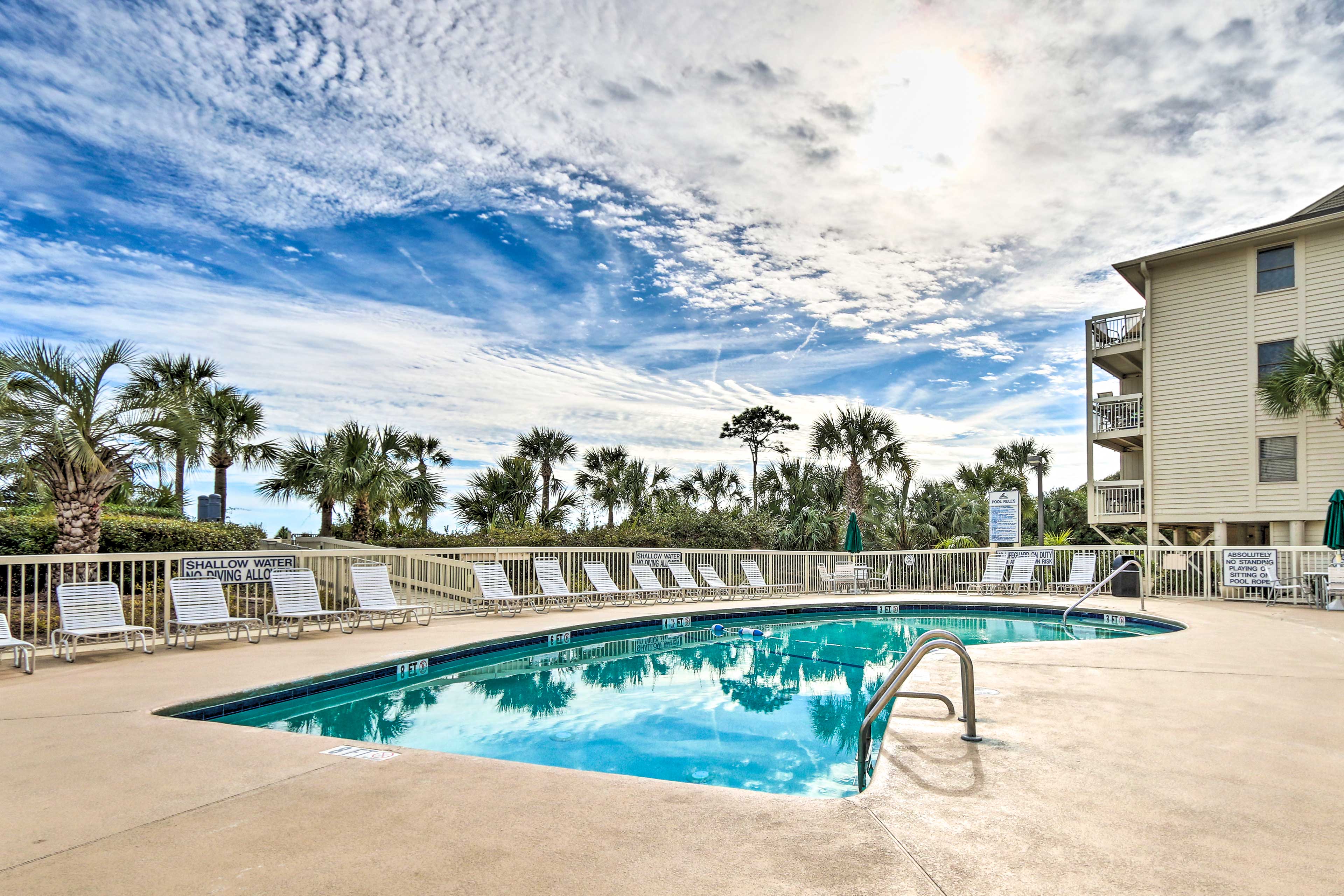 Property Image 1 - Hilton Head Condo w/ Pool Access - Steps to Beach!