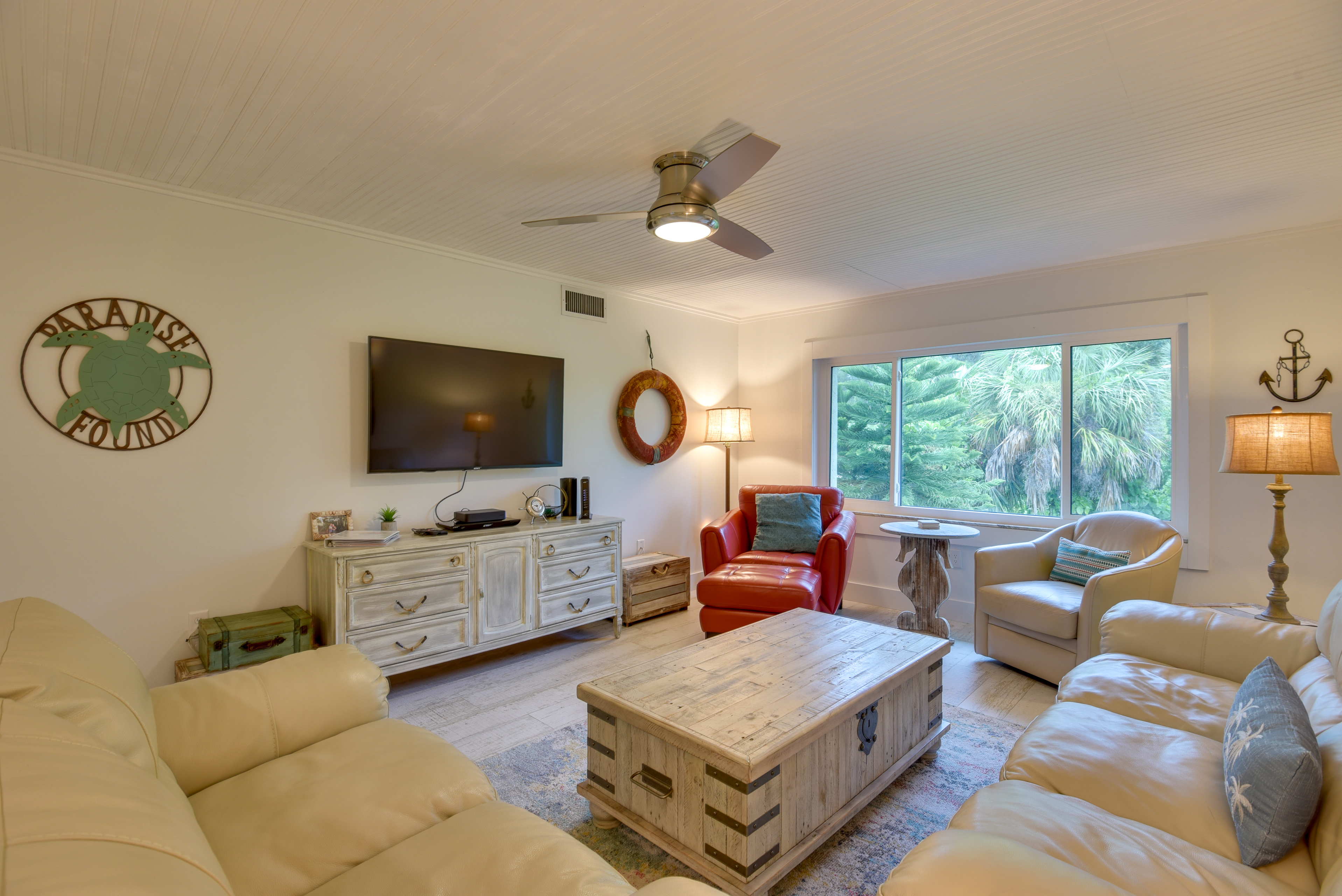 Property Image 2 - Siesta Key Condo w/ Heated Pool < 1 Mi to Beach