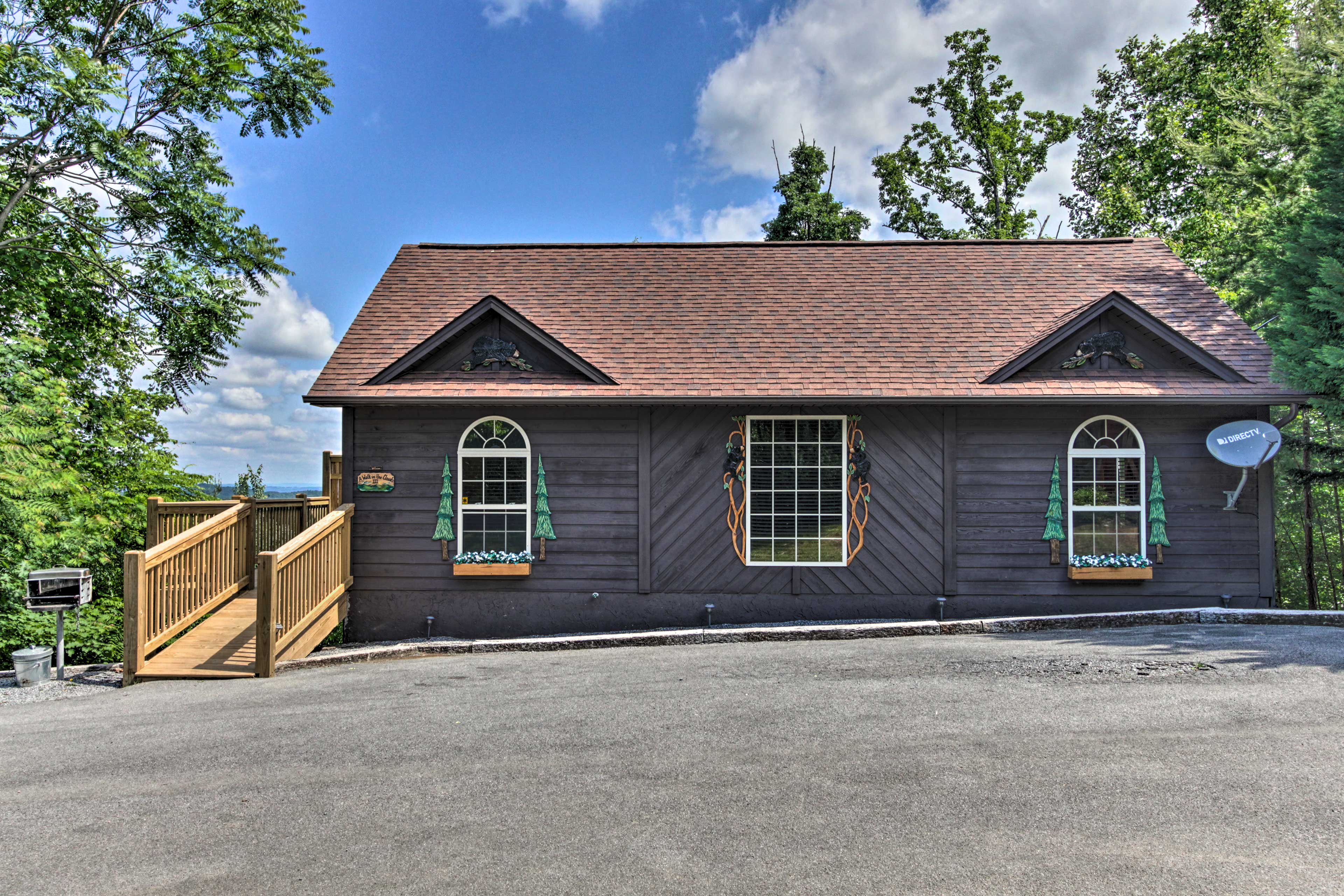 Property Image 2 - Sevierville Overlook Cabin: 9 Miles to Gatlinburg!