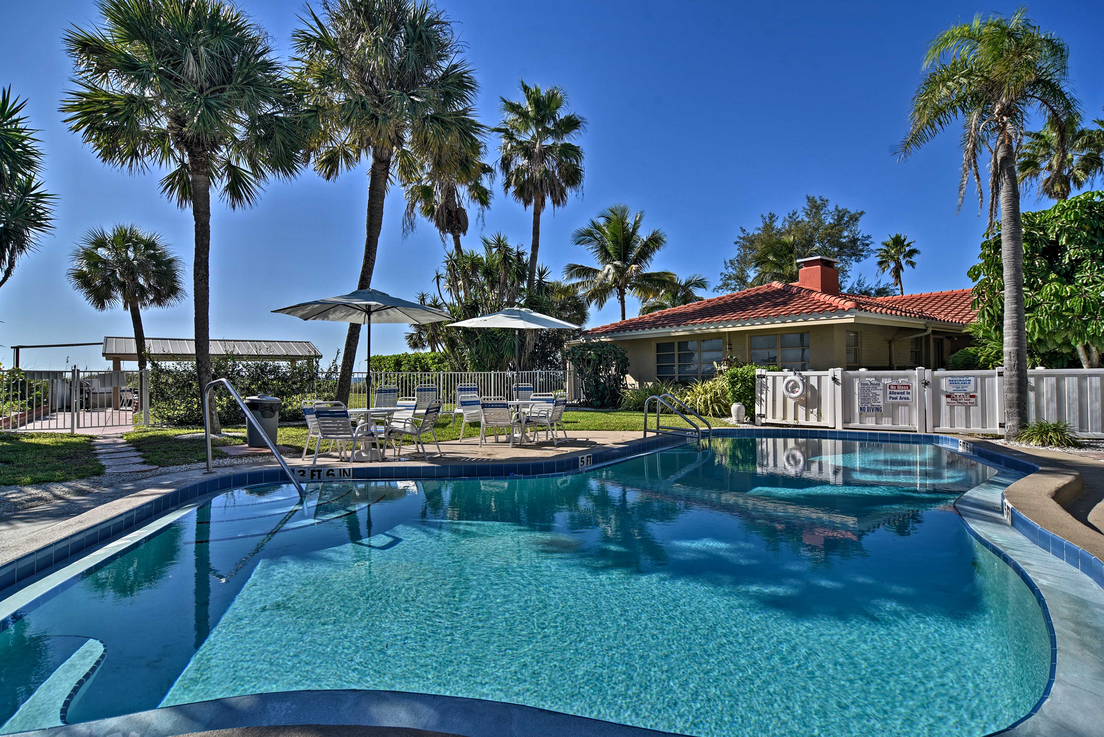 Property Image 2 - Sunny Gulf Coast Villa: Direct Beach & Pool Access