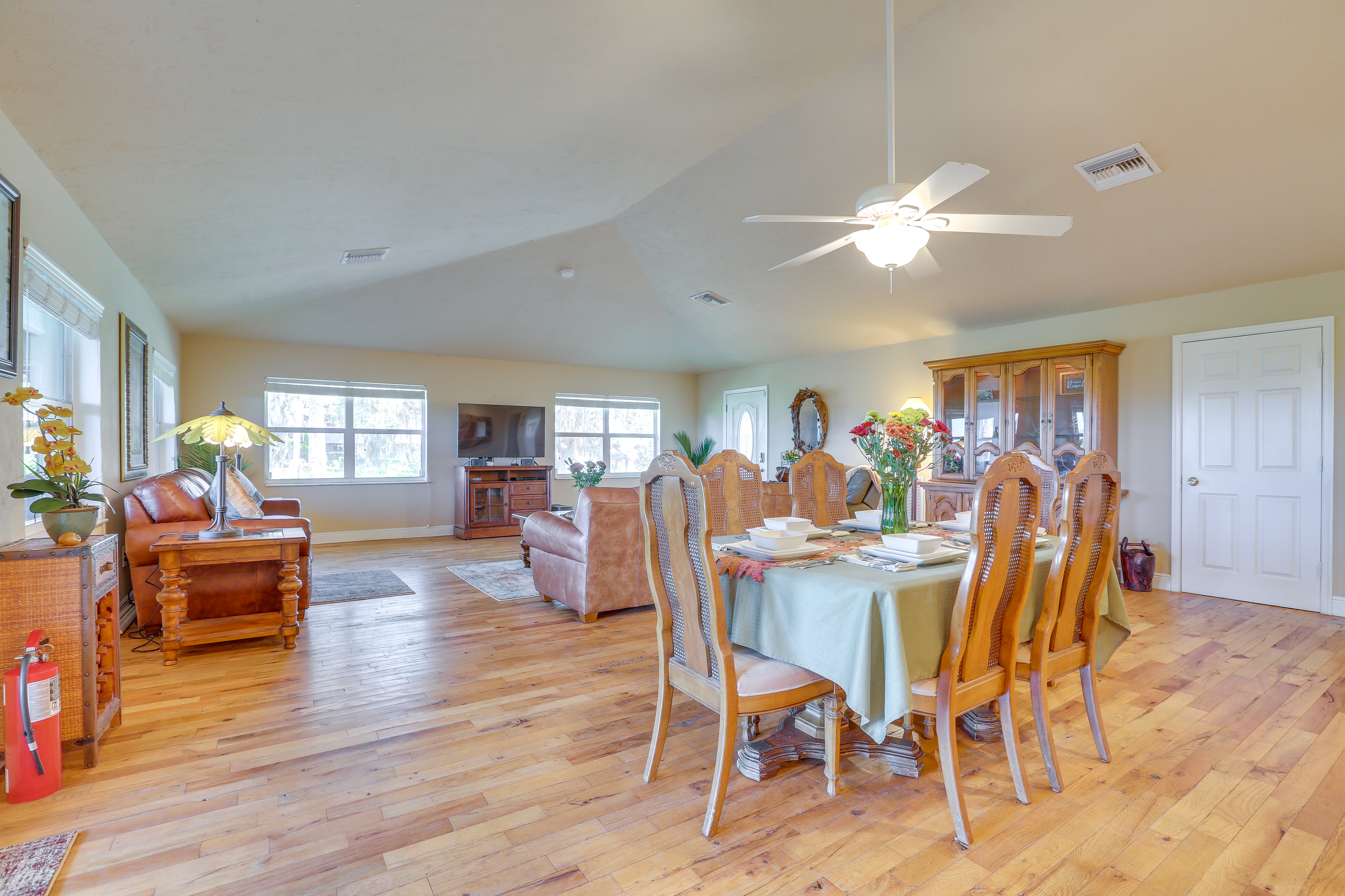 On Lake Istokpoga: Lorida Home w/ Lanai!