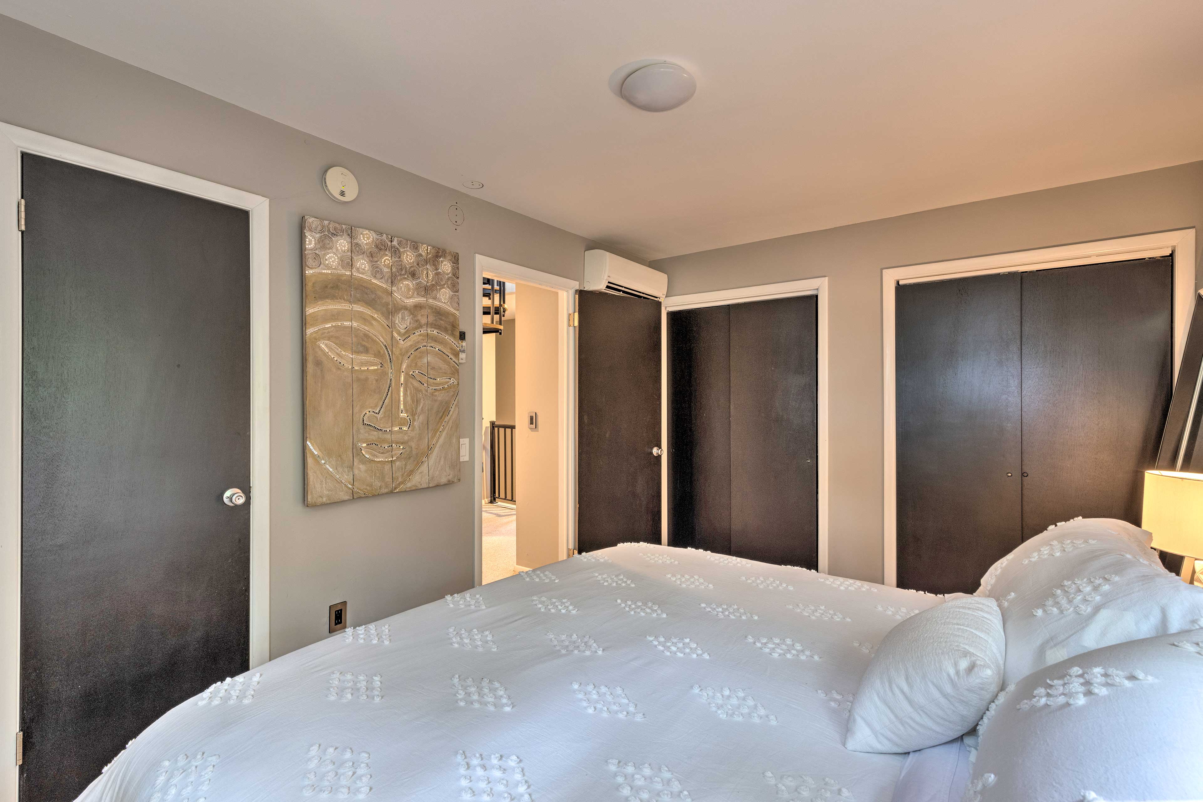 Unique Southampton Getaway w/ Rooftop Deck!