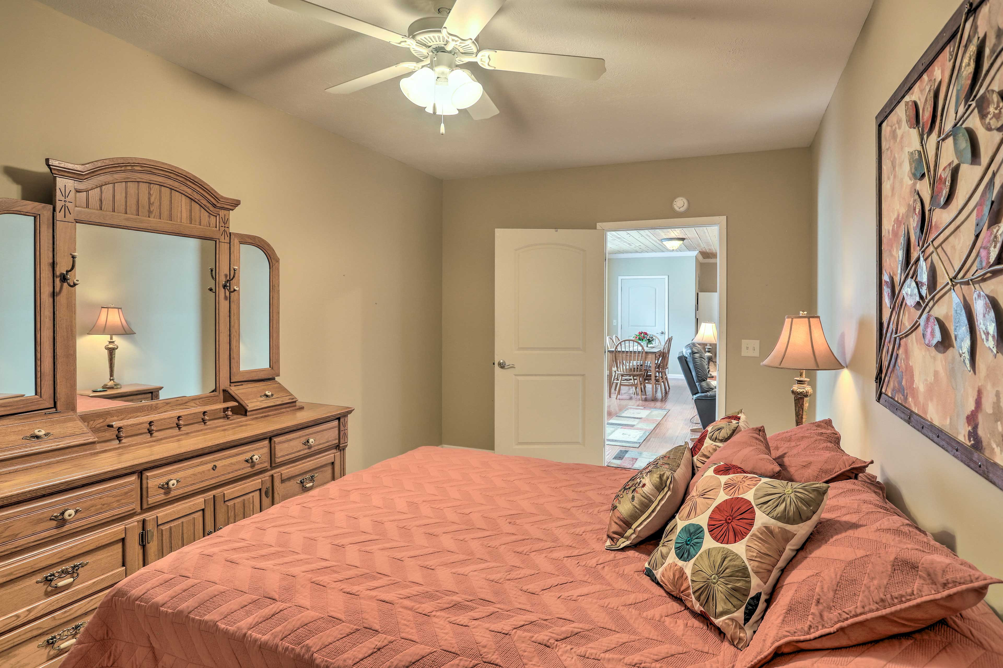 Cheerful Tiffin Digs in the Heart of Downtown