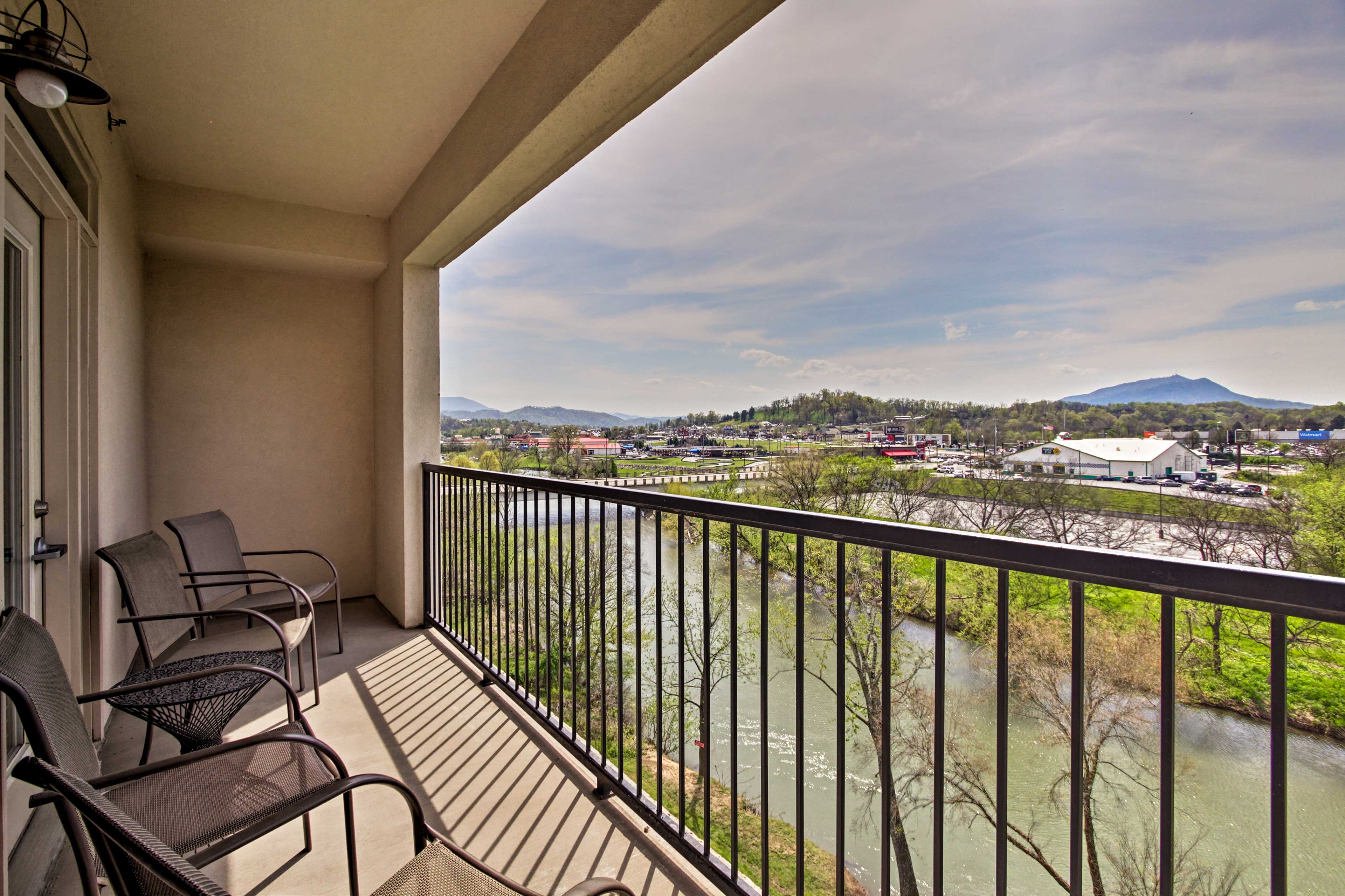 Property Image 2 - Sevierville Resort Retreat w/ Balcony & Mtn Views!