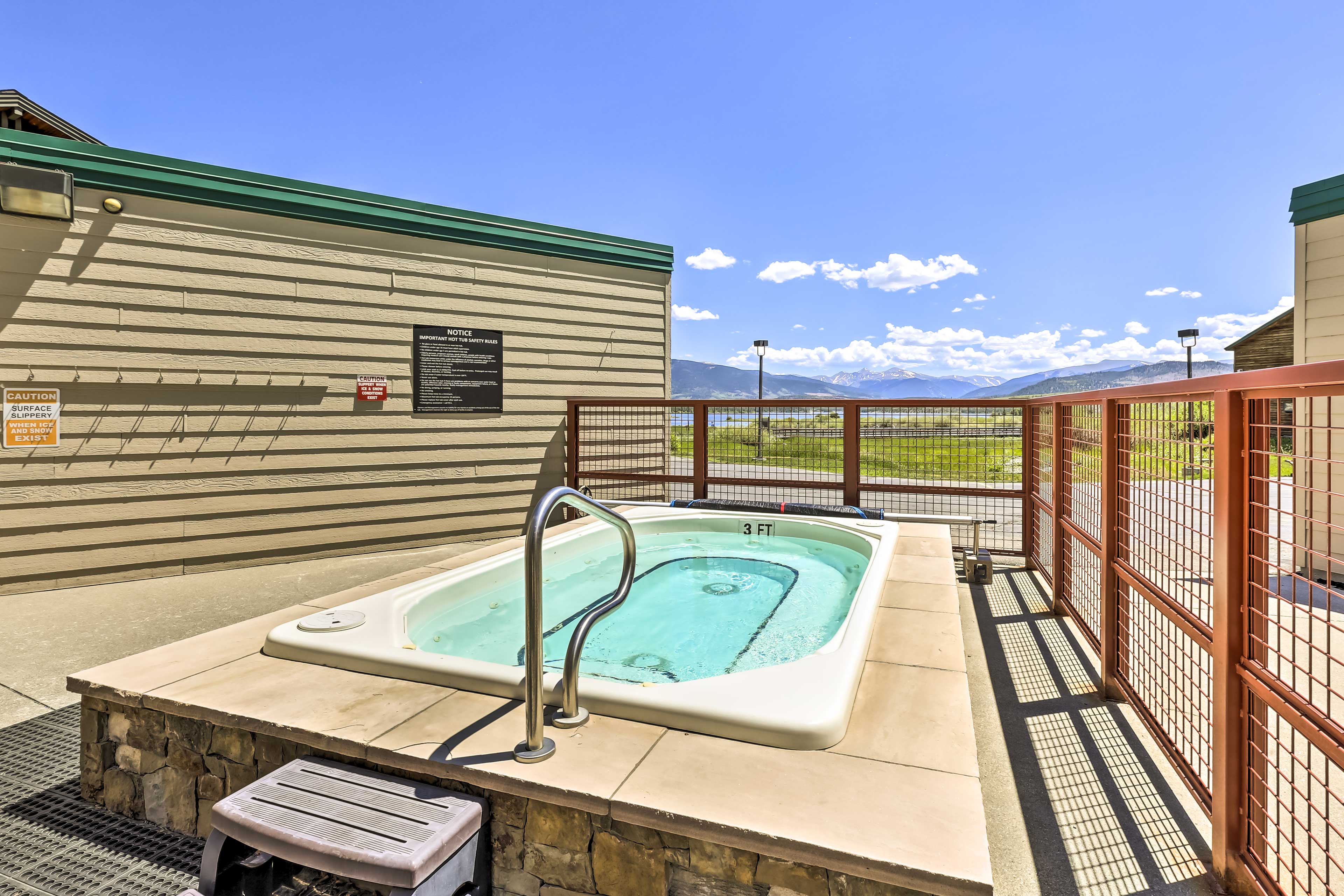 Property Image 2 - Cozy Frisco Condo: 360 Mtn Views & Shared Hot Tub!