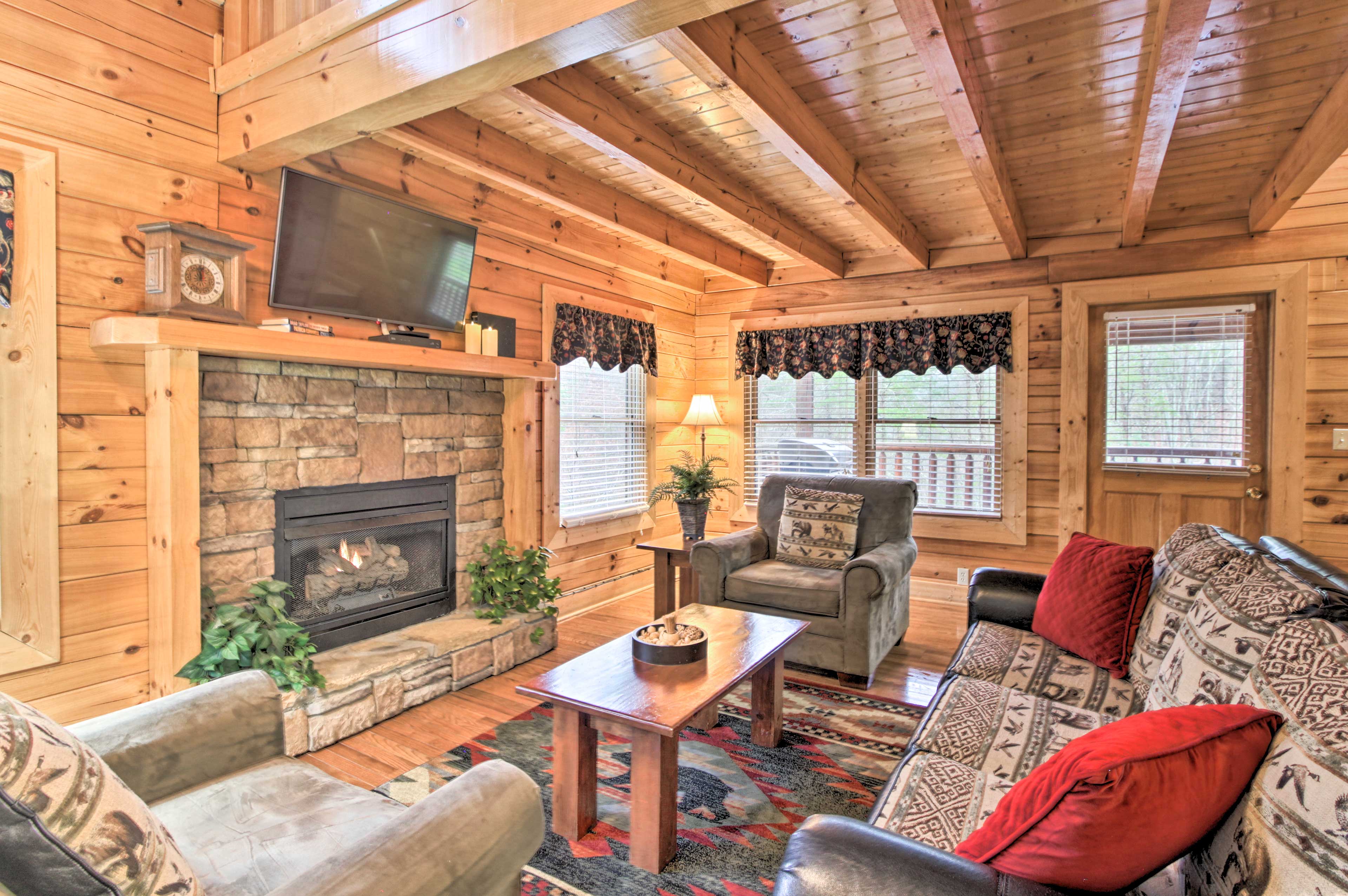 Pigeon Forge Cabin w/ Hot Tub: 2 Mi to the Strip - Home Rental in ...