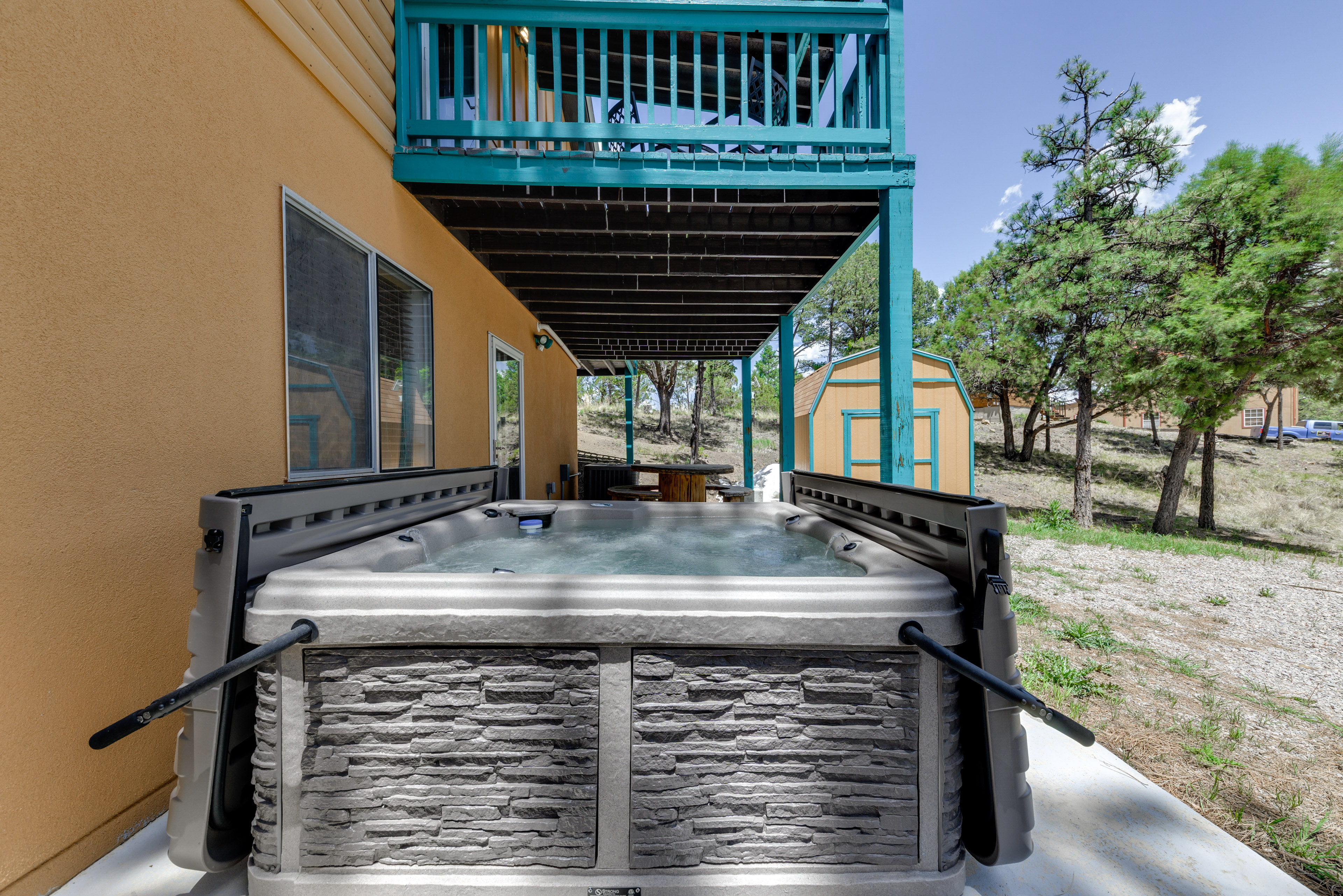 'Majestic Pines' Ruidoso Retreat w/ New Hot Tub!