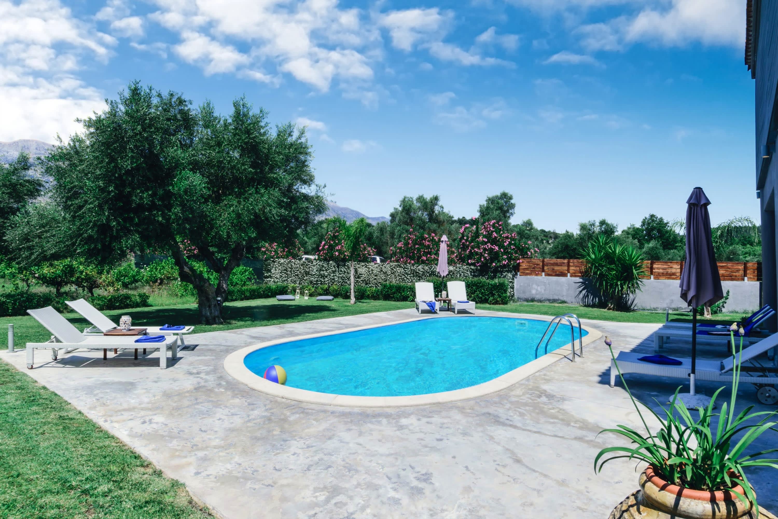 Property Image 1 - Felenia Private Pool Retreat - Paradise Getaway Property Image 1 - Felenia Private Pool Retreat - Paradise Getaway