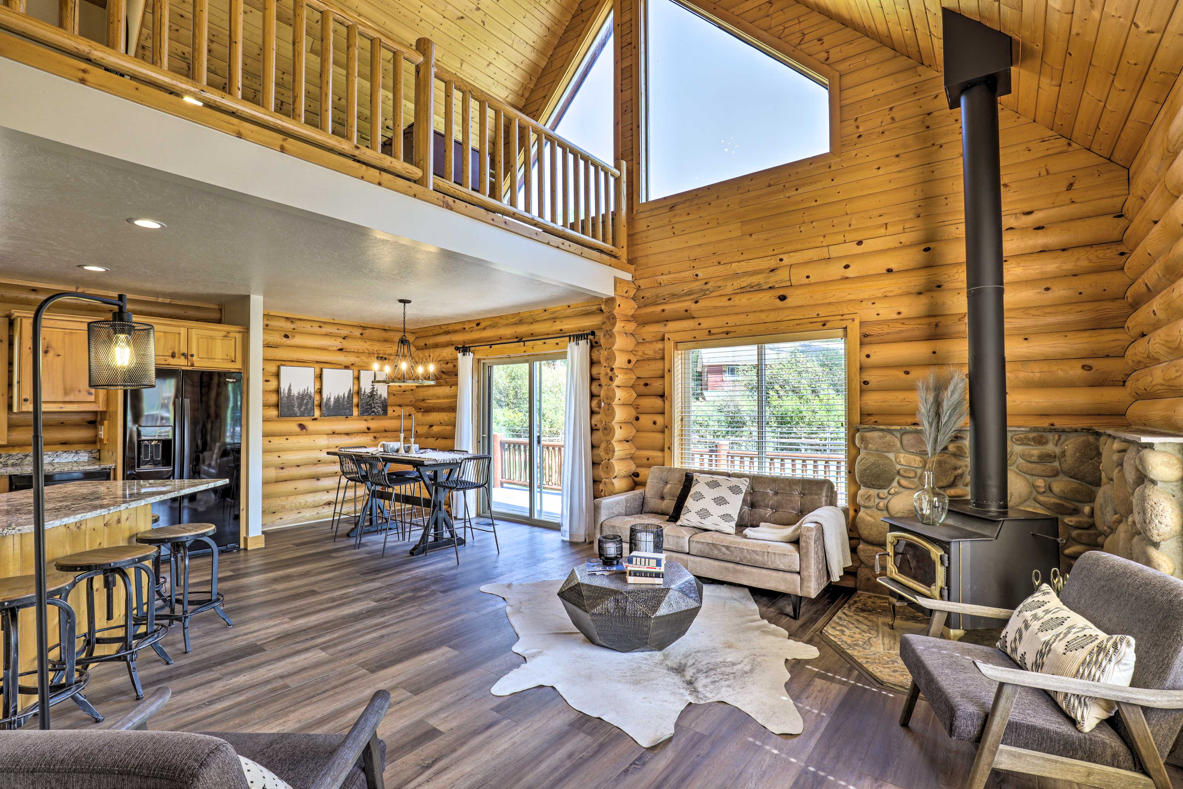 Property Image 2 - Beautiful Oakley Cabin w/ Private Hot Tub & Views!