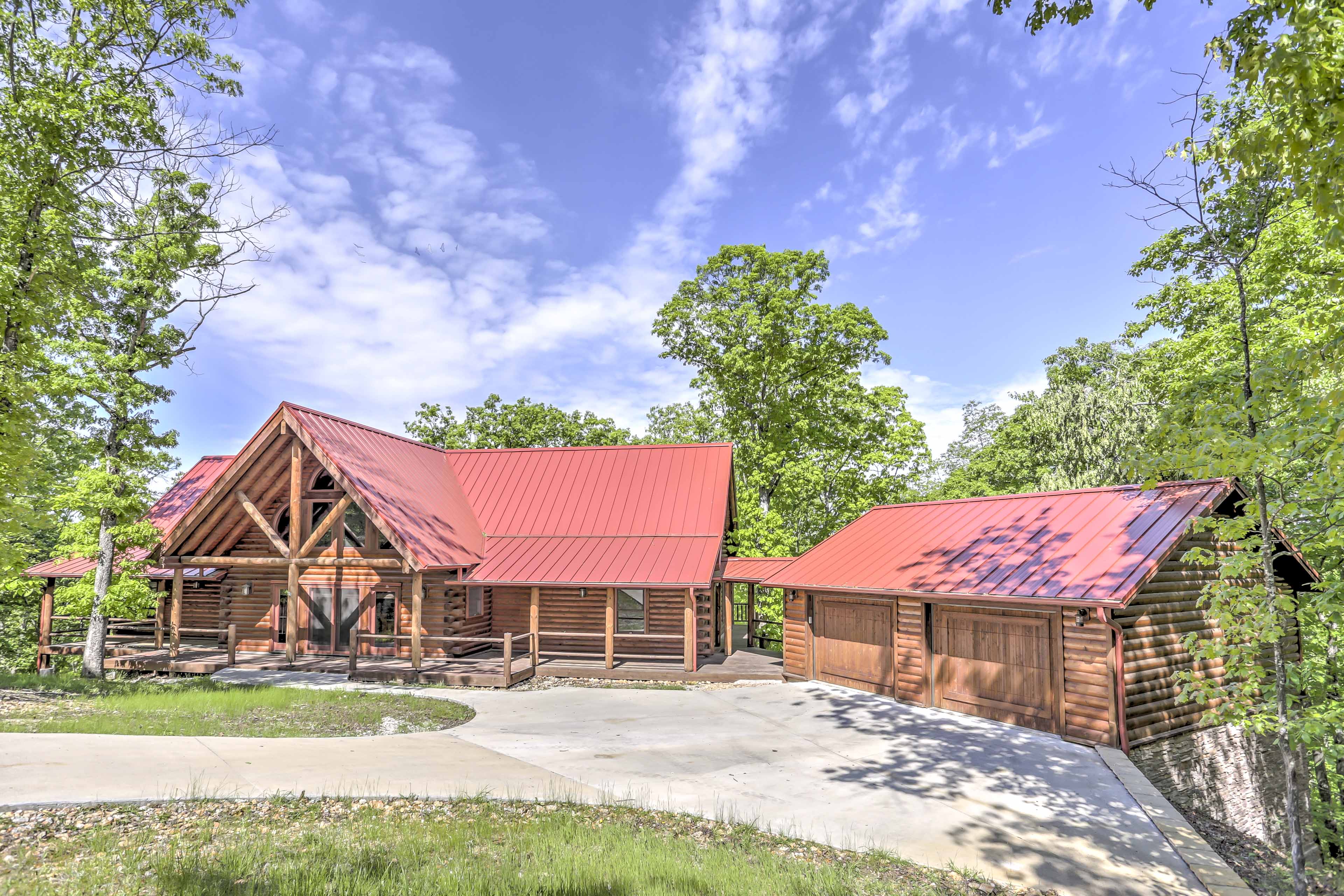 Property Image 1 - Private Eureka Springs Cabin w/ Beaver Lake Views!