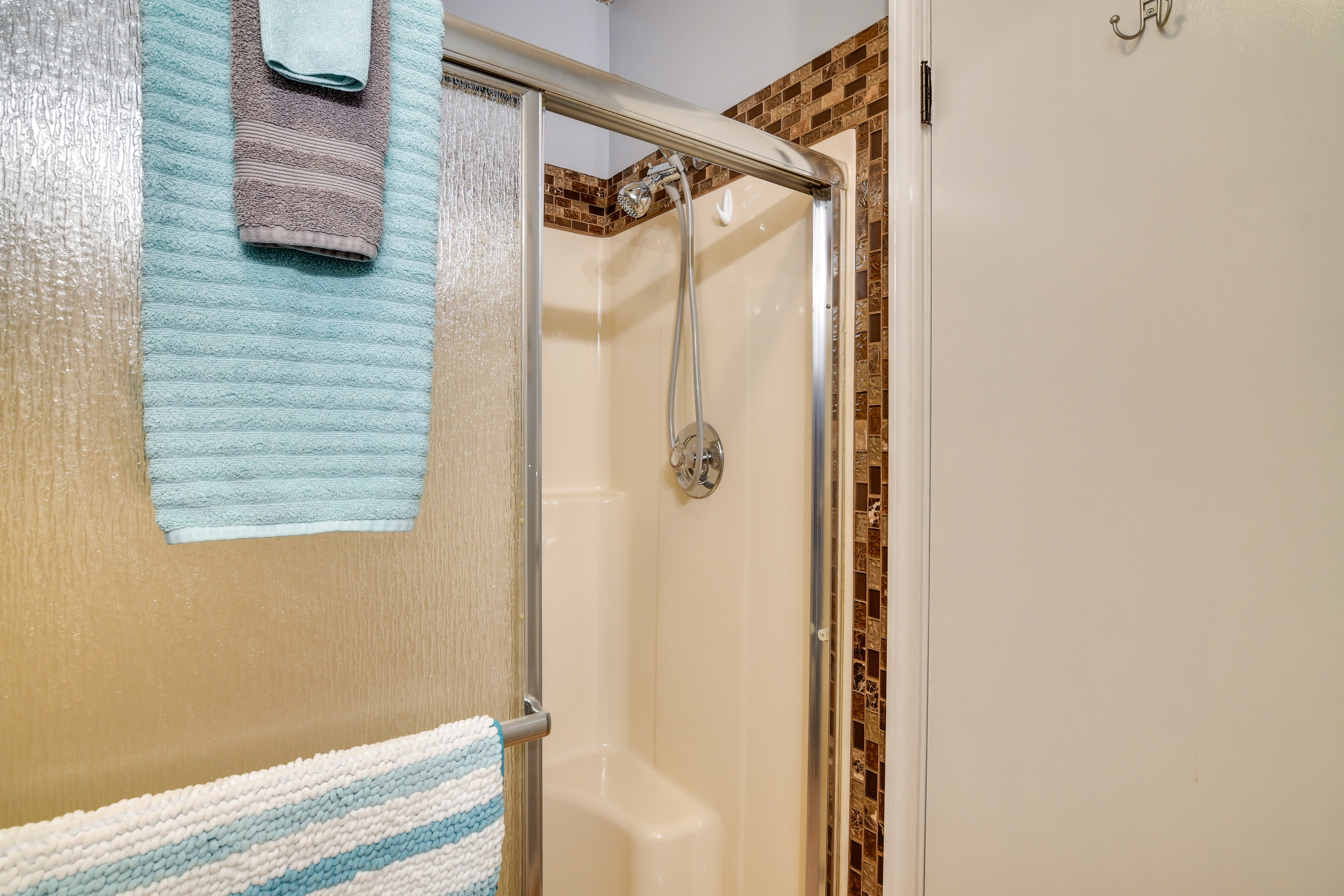 Condo 2 Mi to Silver Dollar City: Relax Fireside!