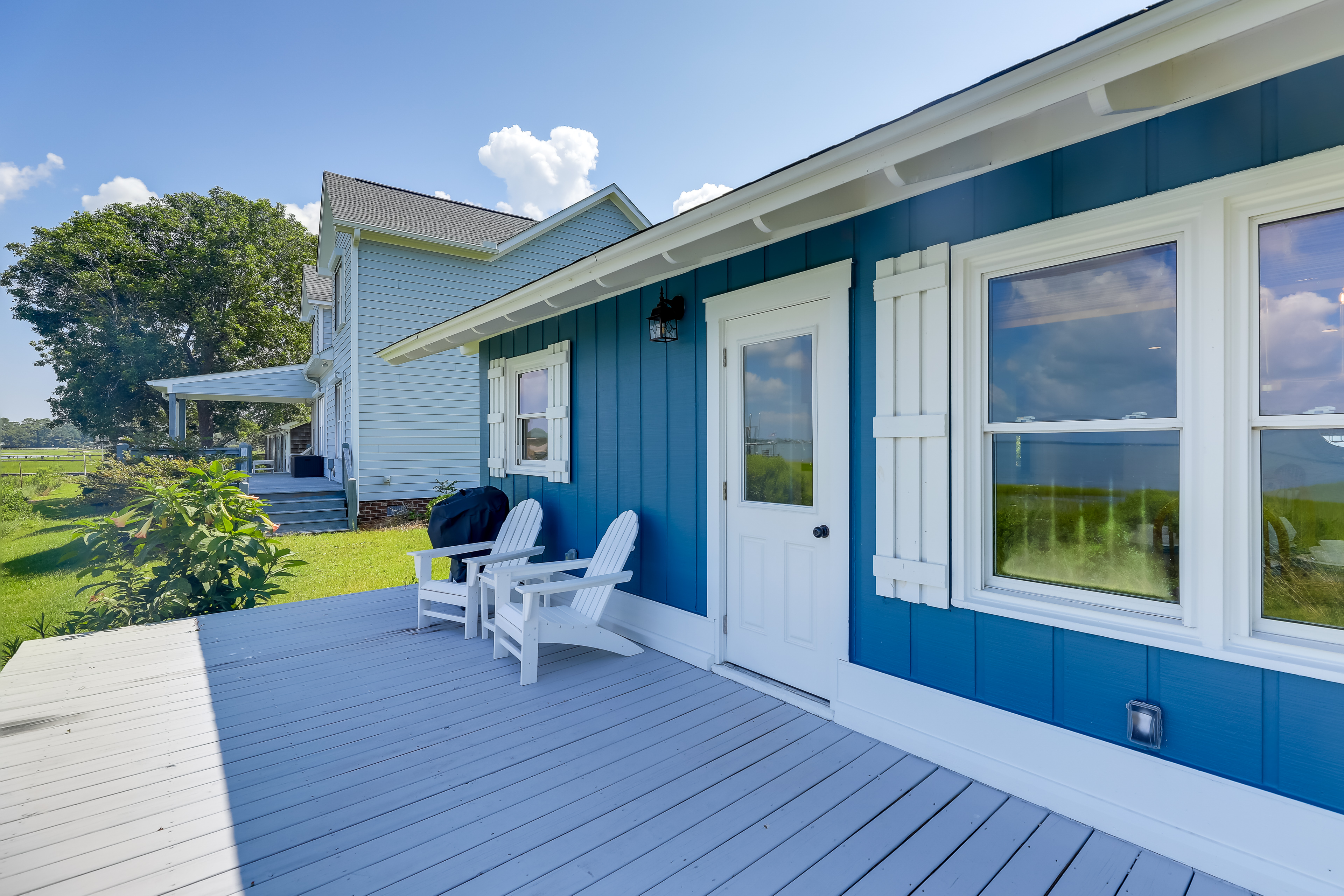 Waterfront Vacation Rental Home on Newport River!