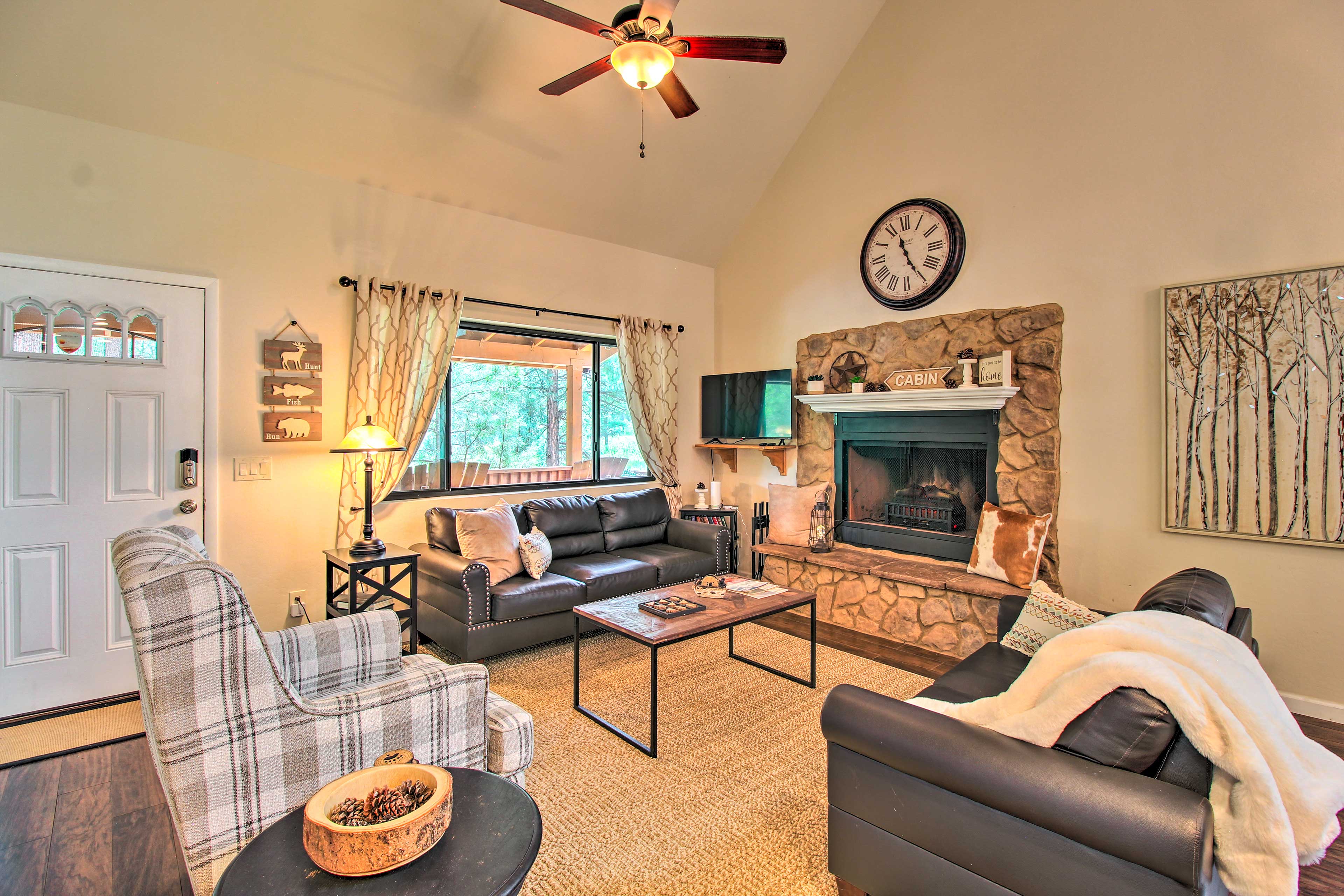 Charming Show Low Cabin w/ Fire Pit: Near Hiking!