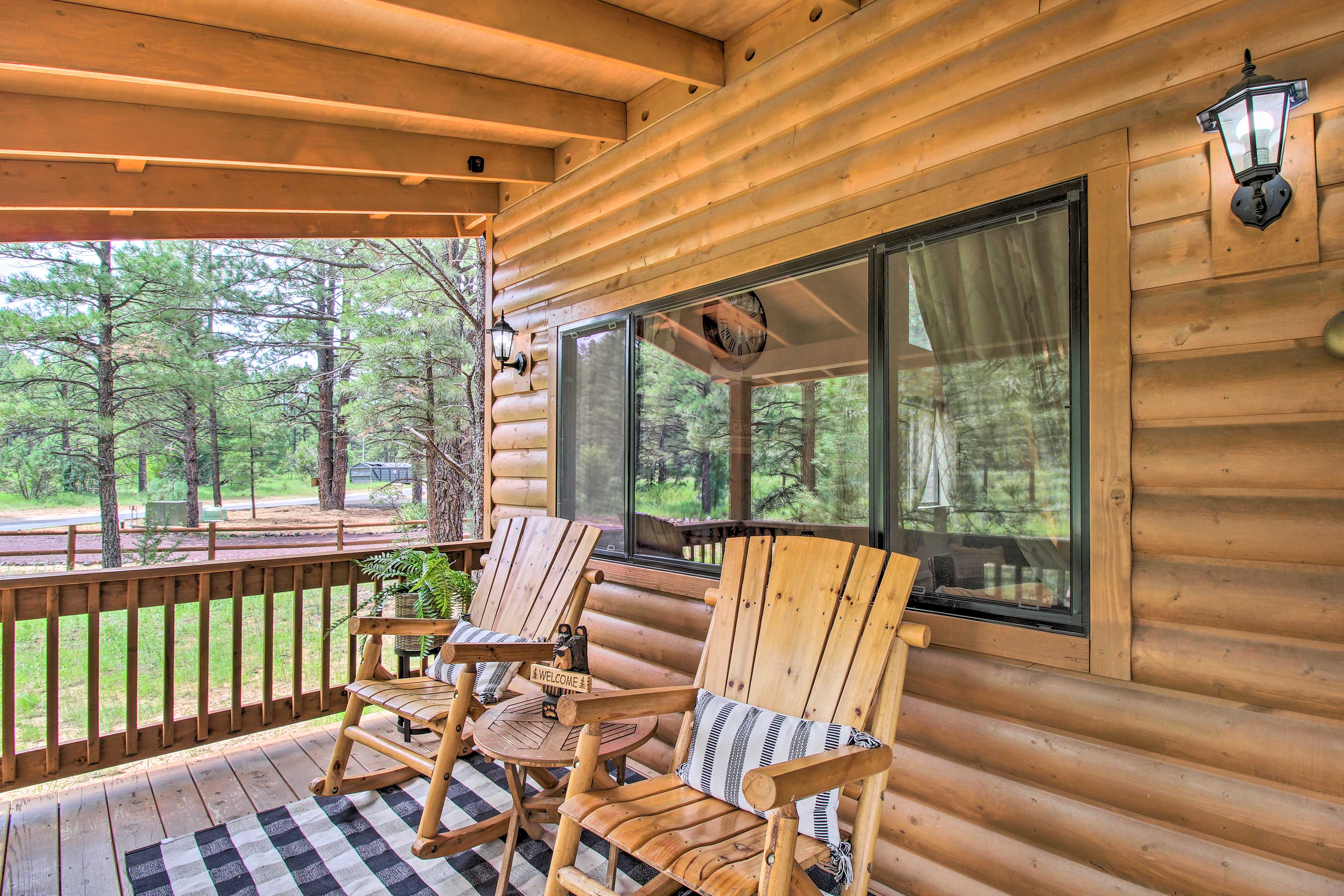 2 Mi to Fool Hollow Lake: Wooded Cabin w/ Fire Pit