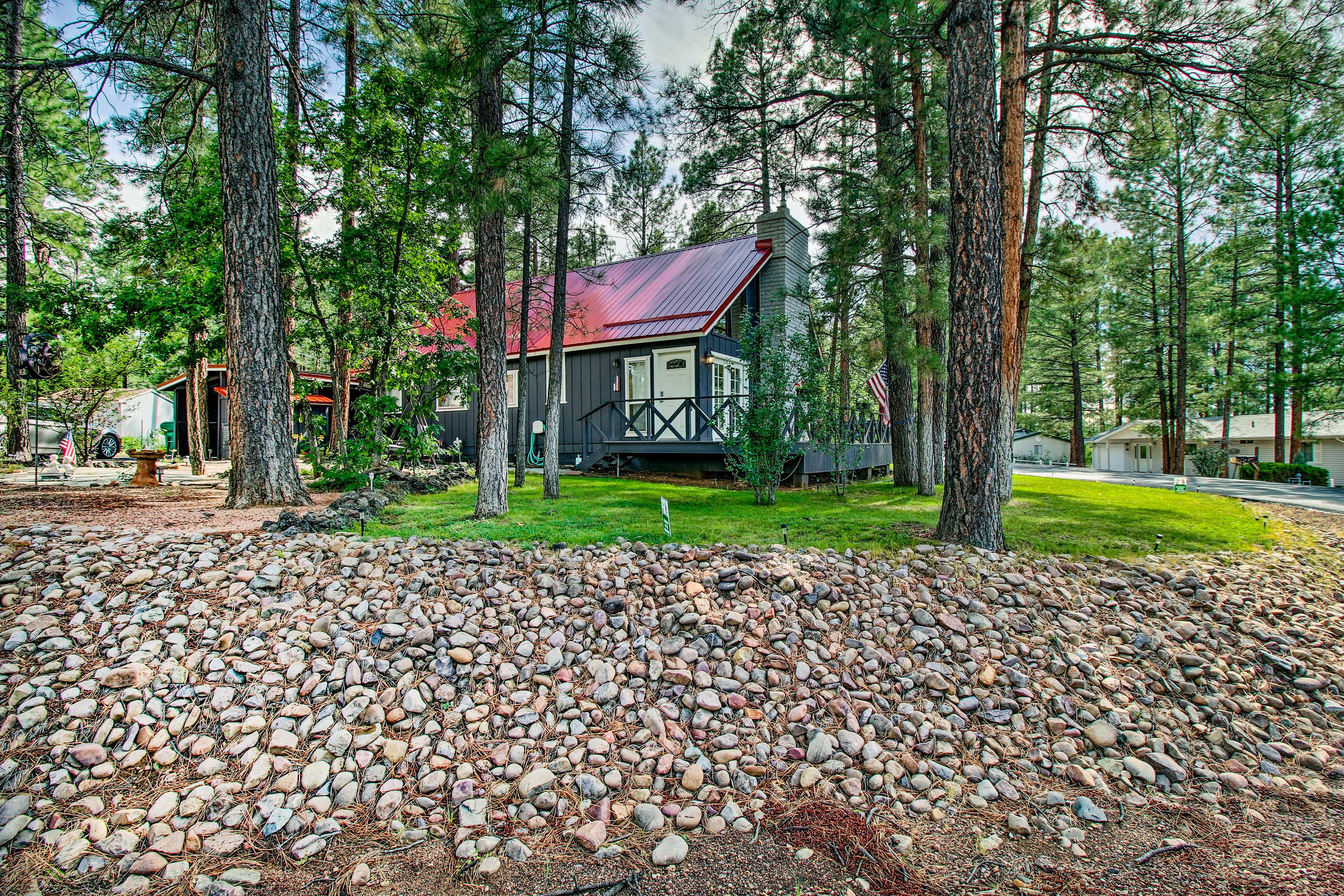 Show Low Cabin w/ Grill ~ 2 Mi to Fool Hollow Lake