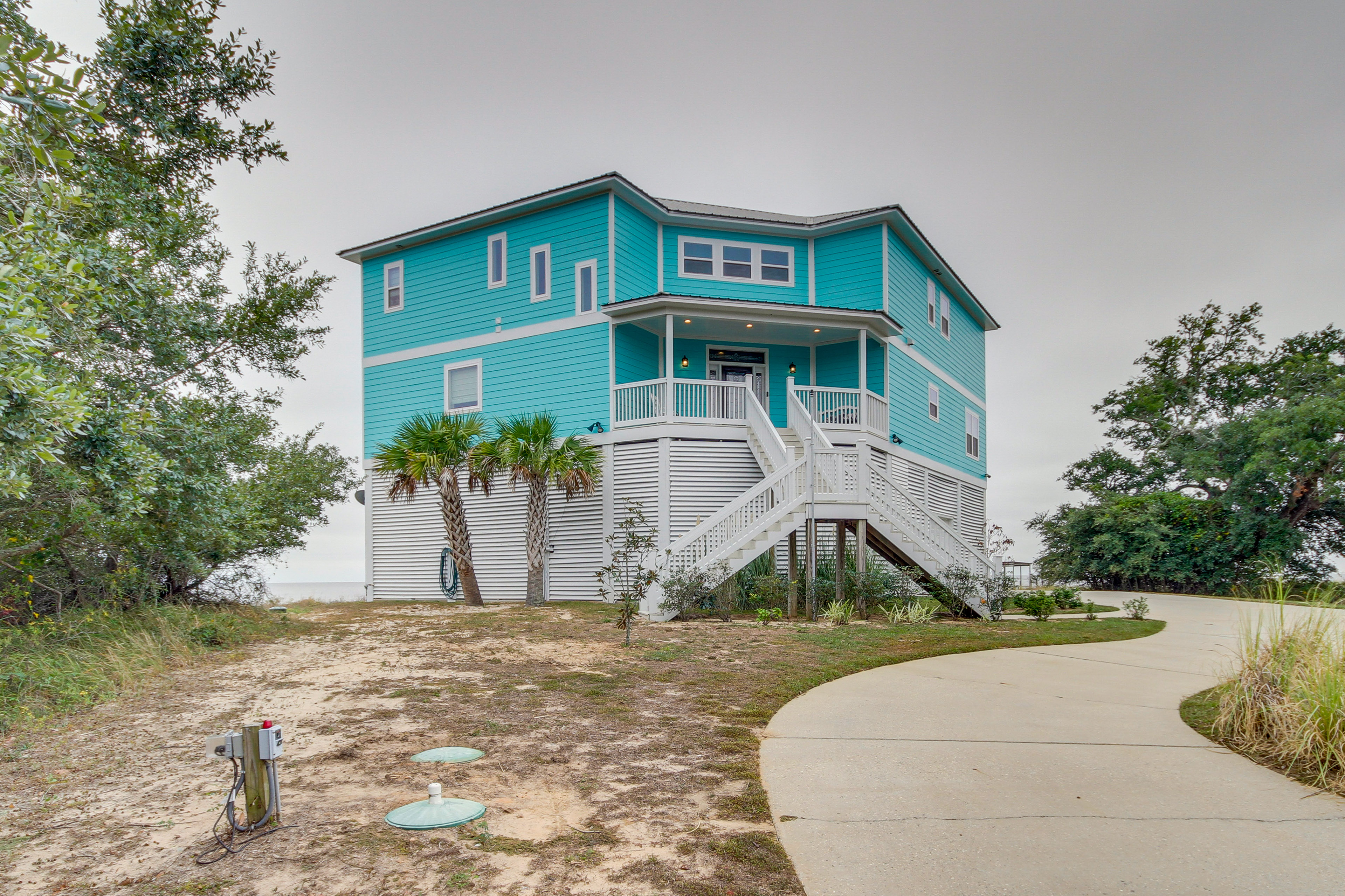 Ocean Springs 'Magnolia Beach House' on Pvt Beach!