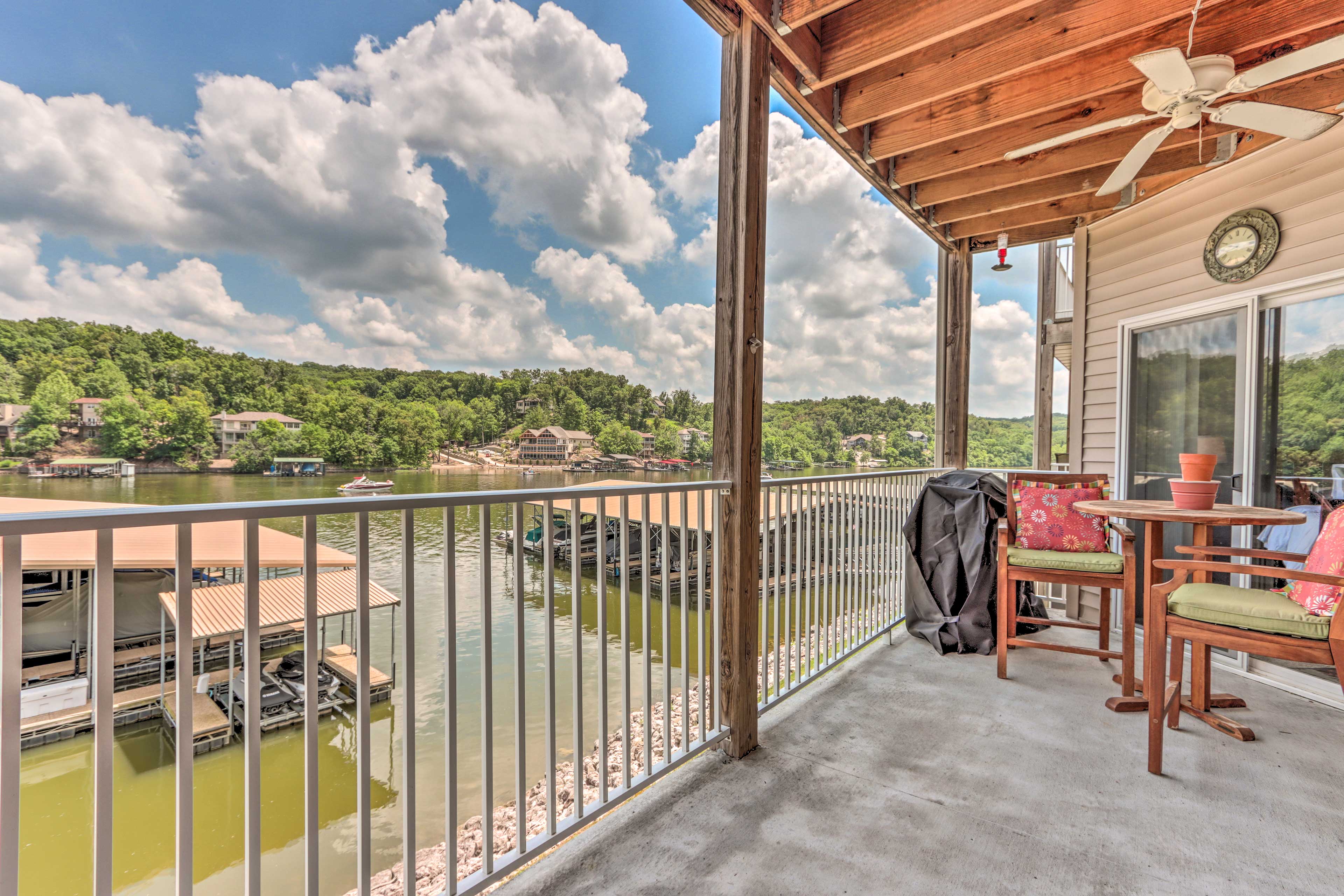 Idyllic Camdenton Condo w/ Community Pool & Lake!