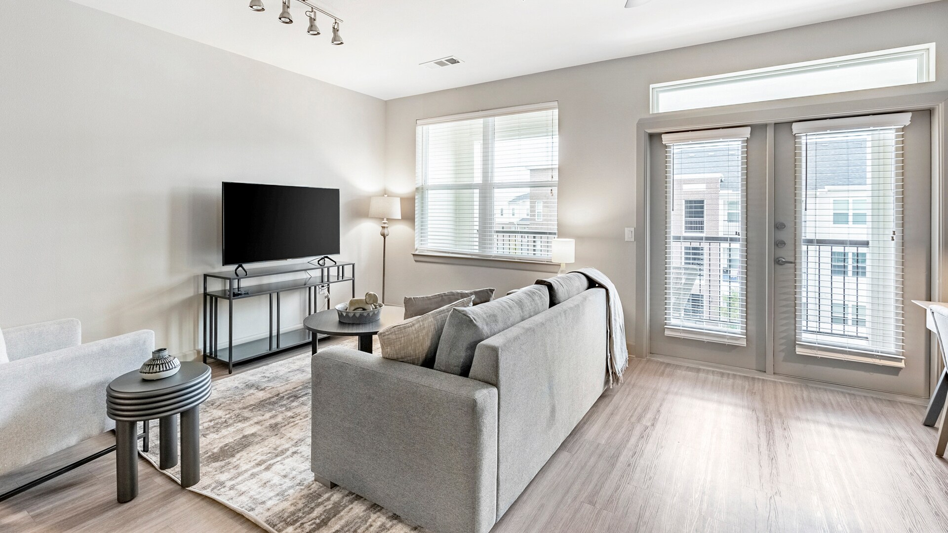 Property Image 1 - Modern Apartment in Prime Location (ID7956X19)