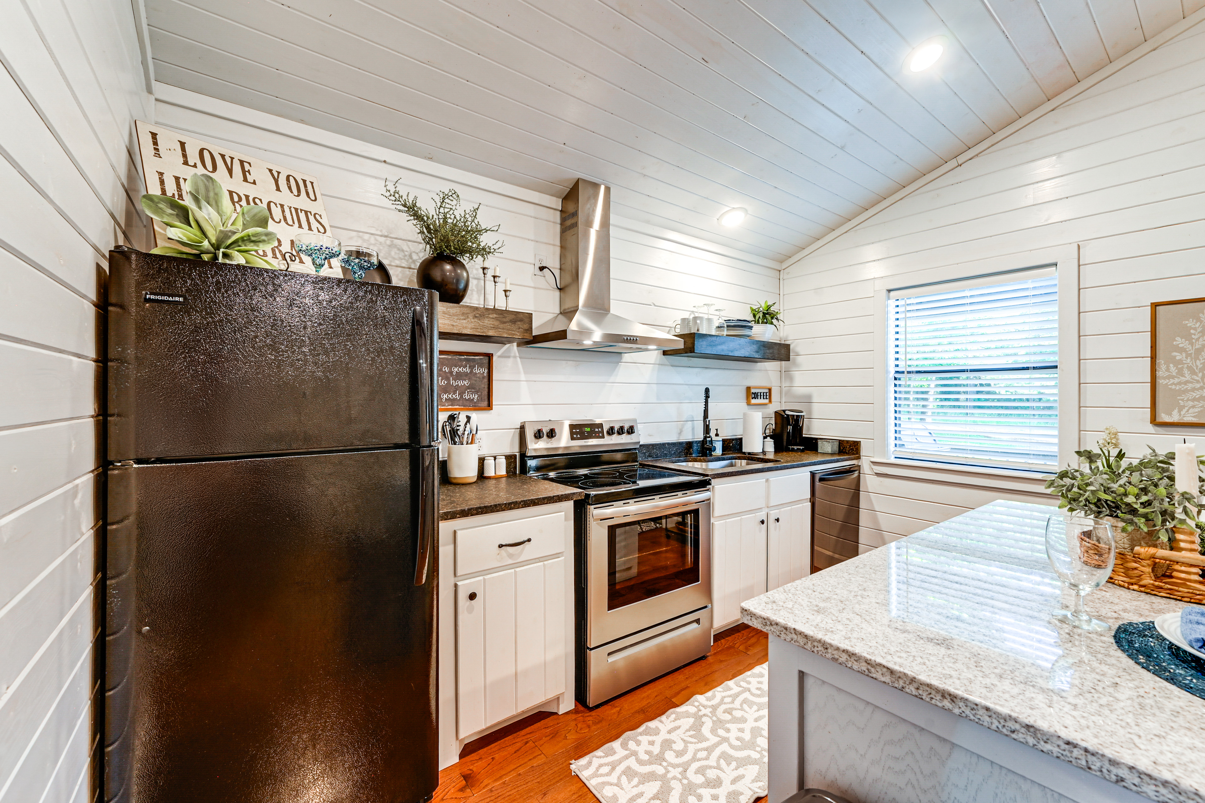 Serene Broken Bow Cabin w/ Fire Pit & Gas Grill!