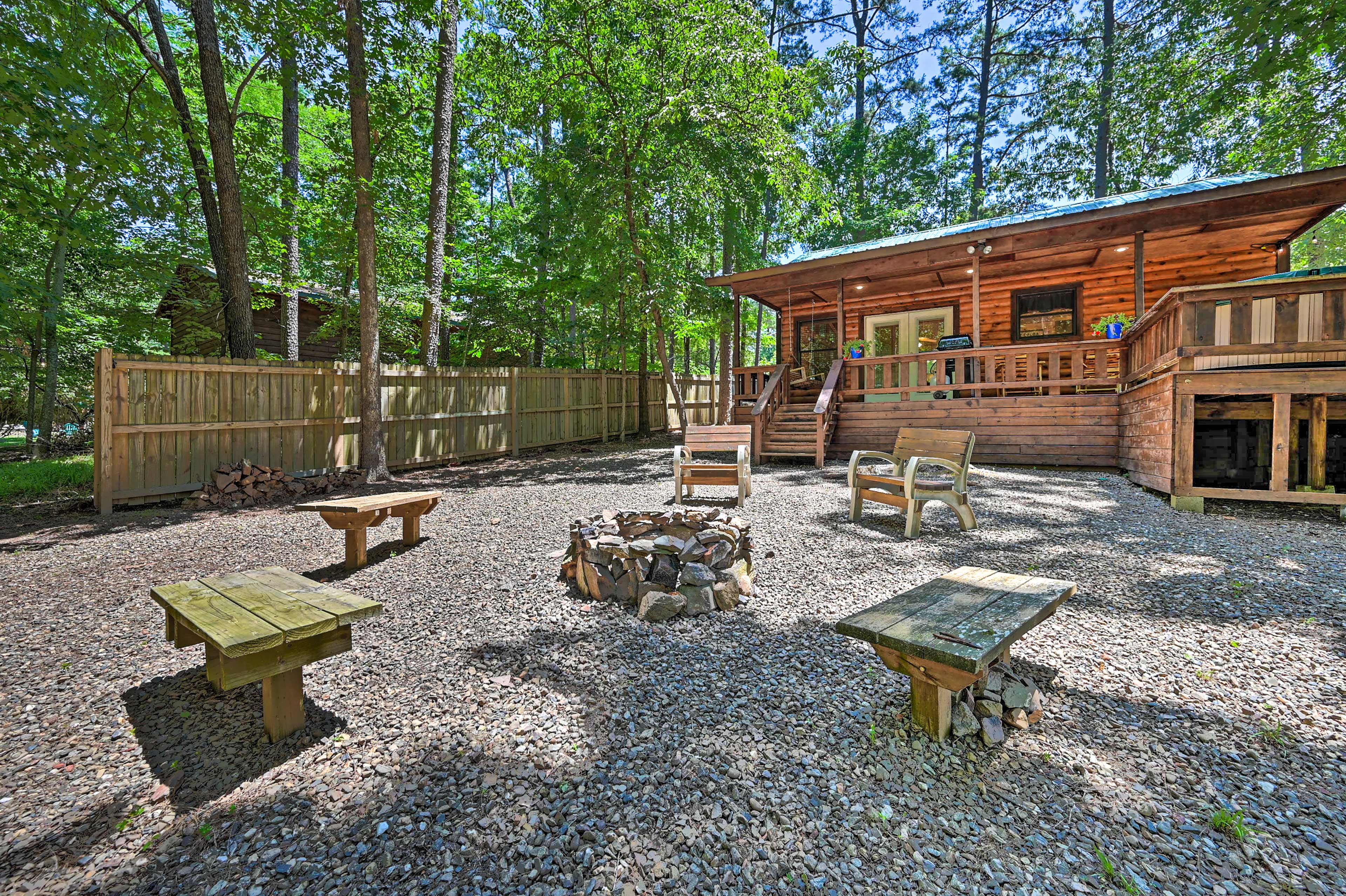 Property Image 1 - Hot Tub & Deck: Broken Bow ’Azalea House’