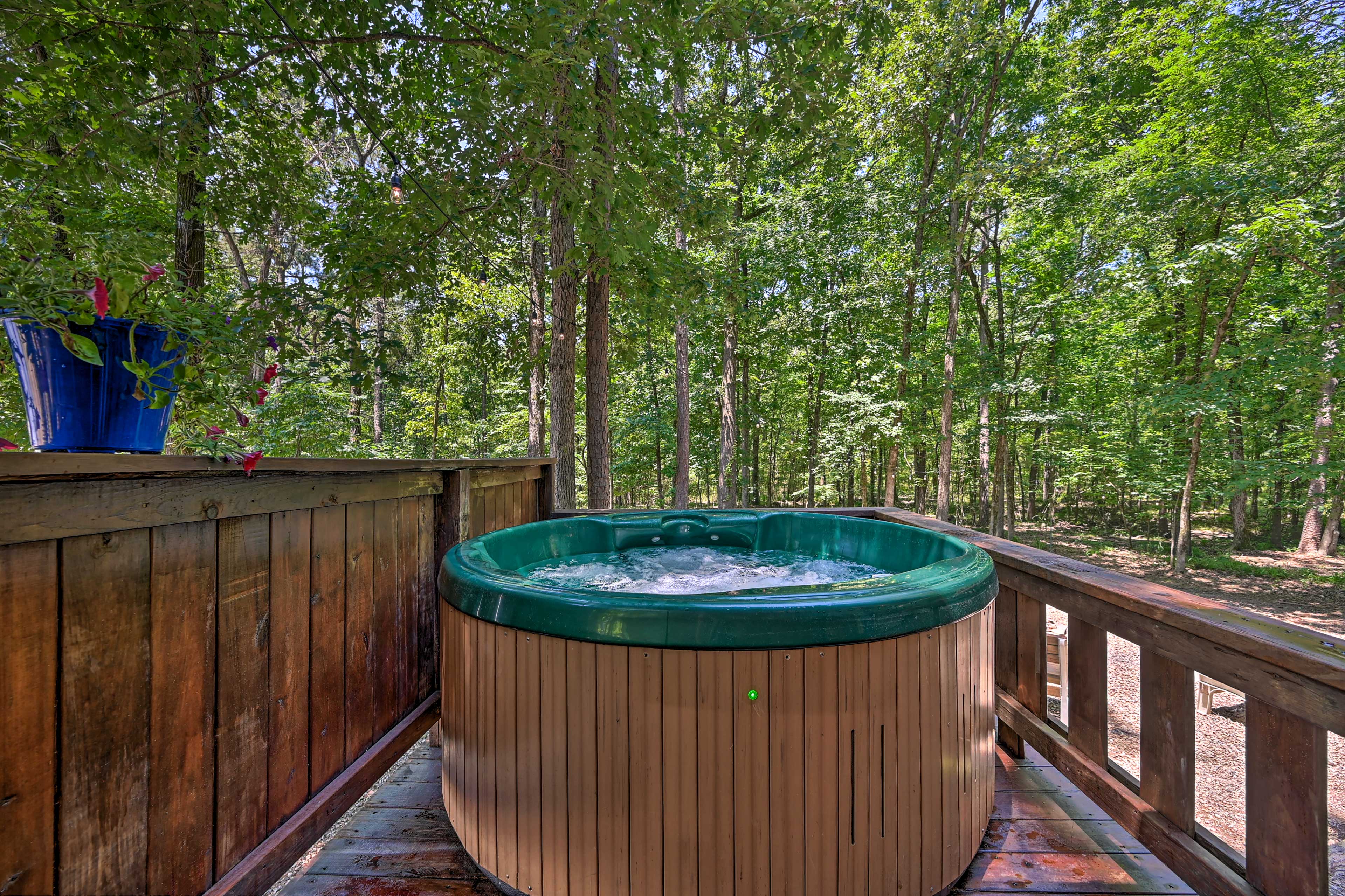 Property Image 2 - Hot Tub & Deck: Broken Bow ’Azalea House’