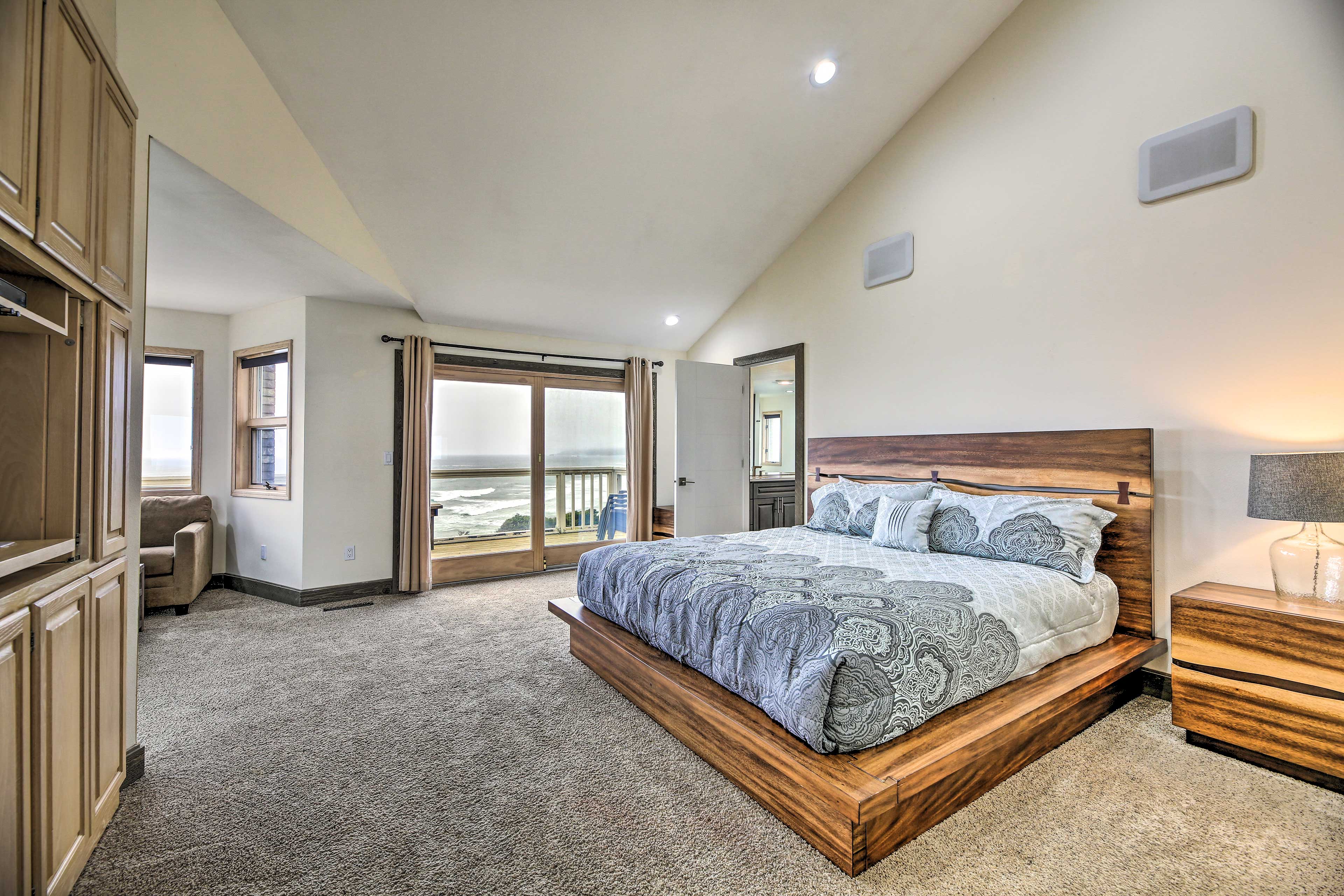 Luxurious Newport Estate w/ Spa & Lighthouse Views