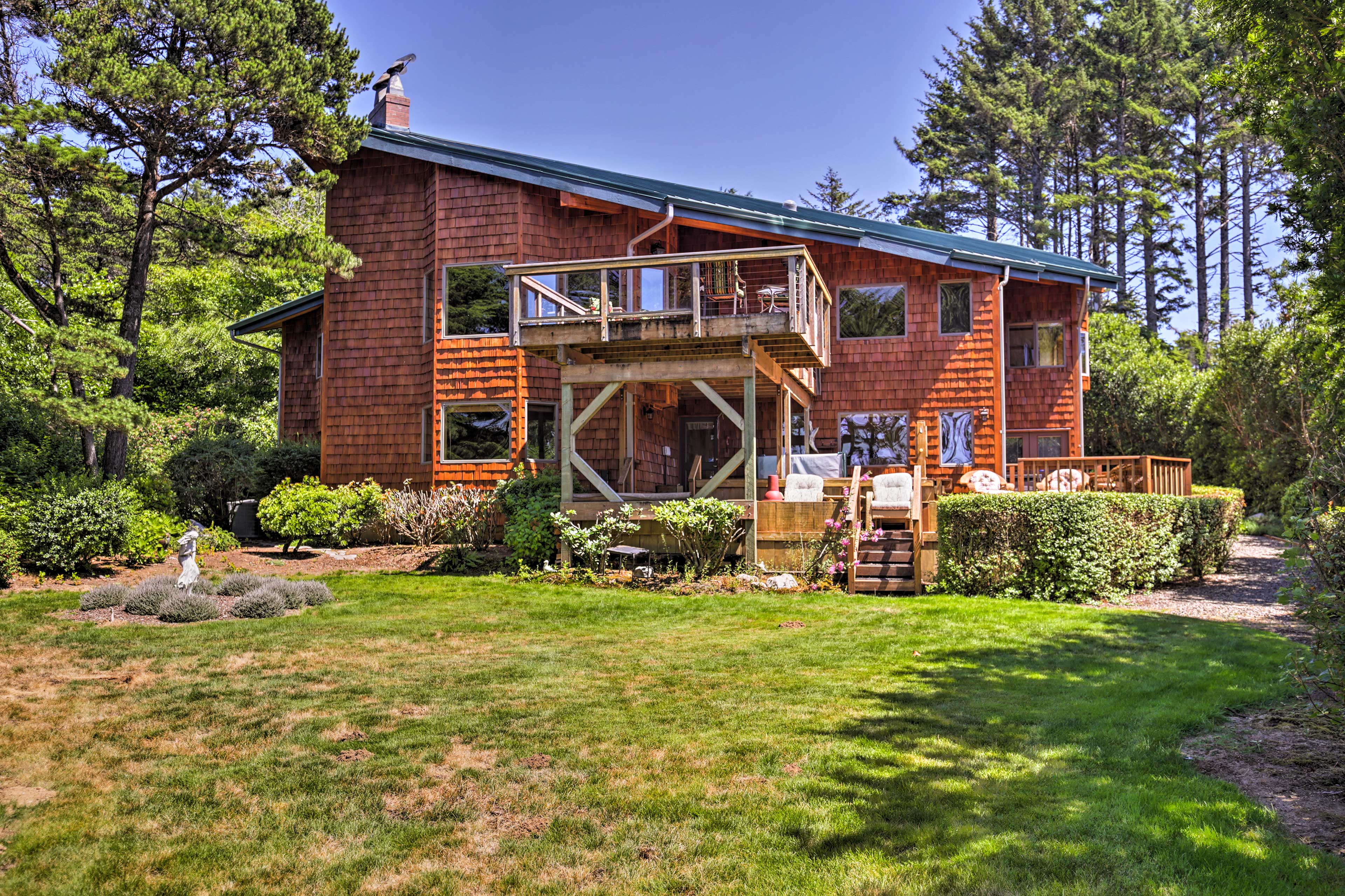 Walk to Ocean: Home w/ Hot Tub in South Beach!