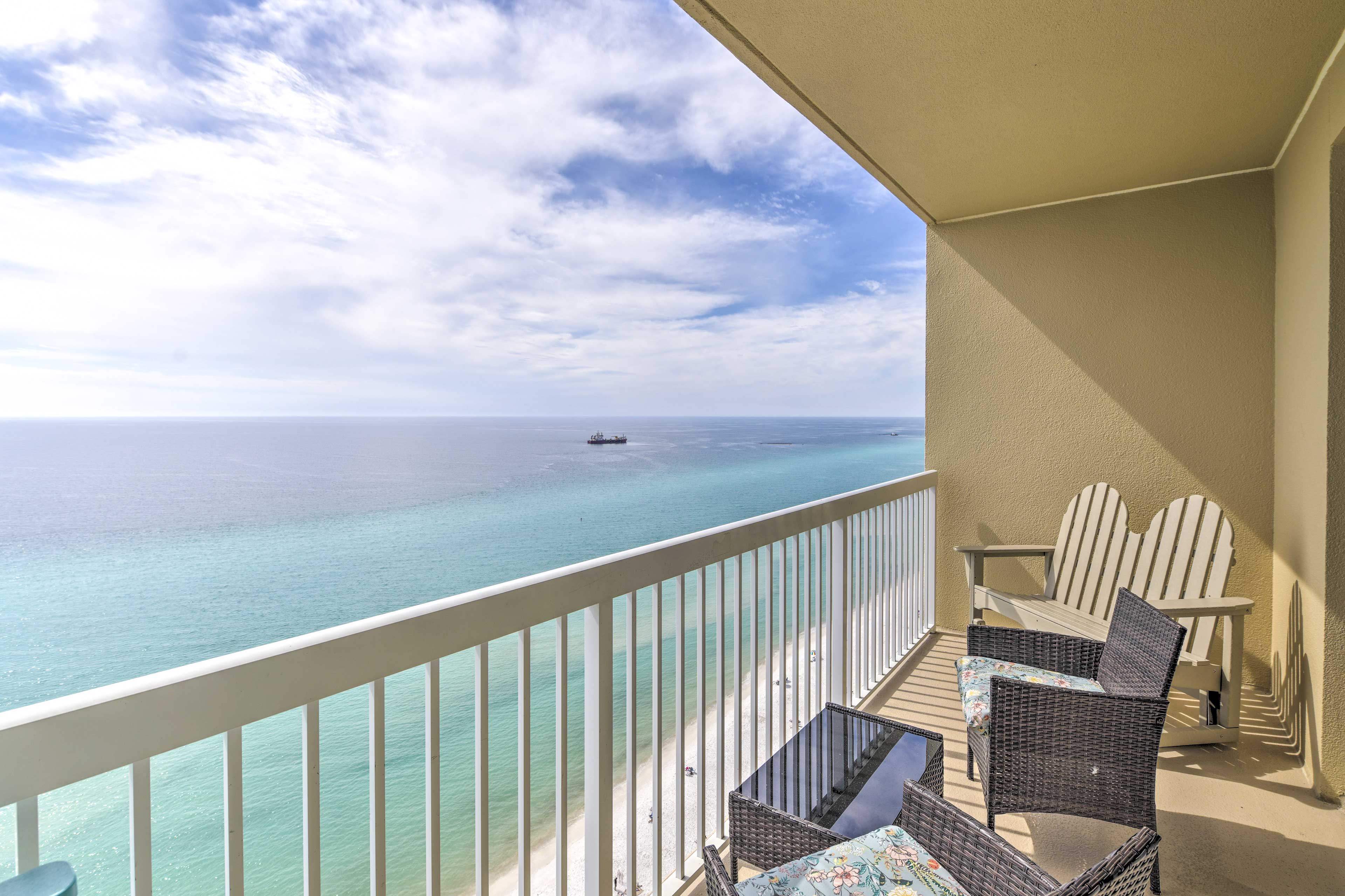 Property Image 2 - Coastal Condo with Balcony & Free Beach Service!