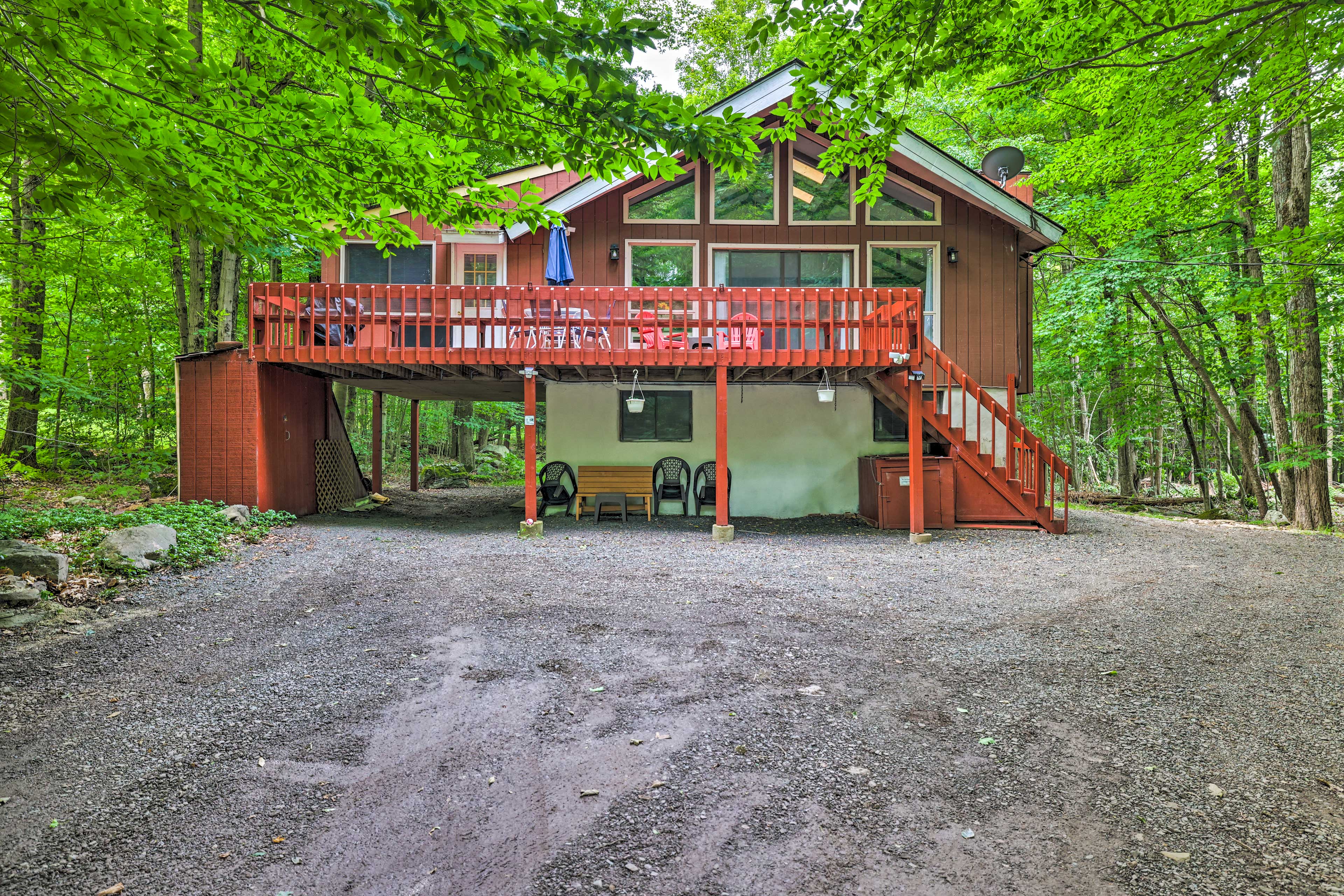 Property Image 2 - Poconos Cabin w/ Pool Access, 25 Min to Skiing!