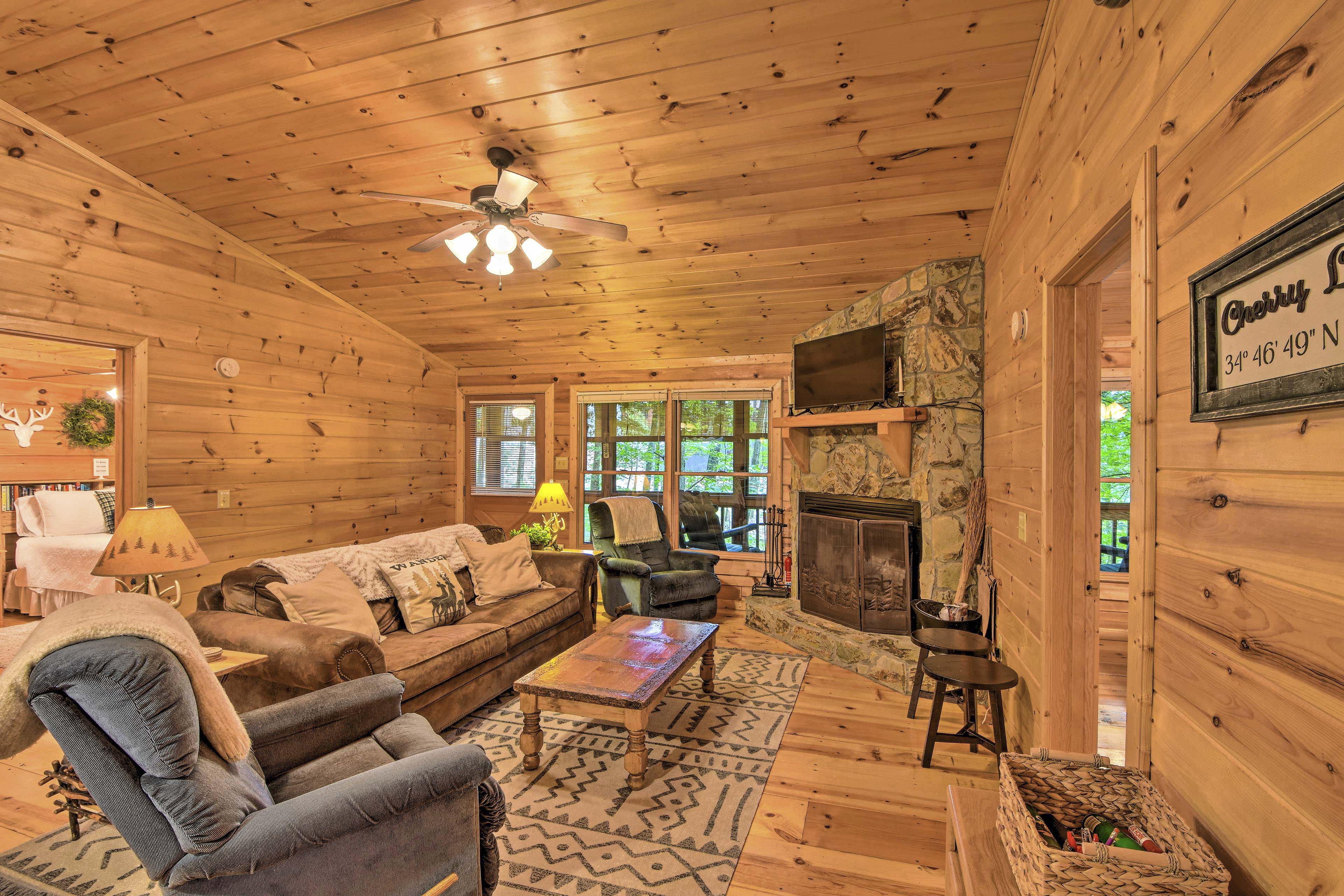 Property Image 2 - ’Pinot & Pine’ Chic Log Cabin ~ 5 Mi to Blue Ridge