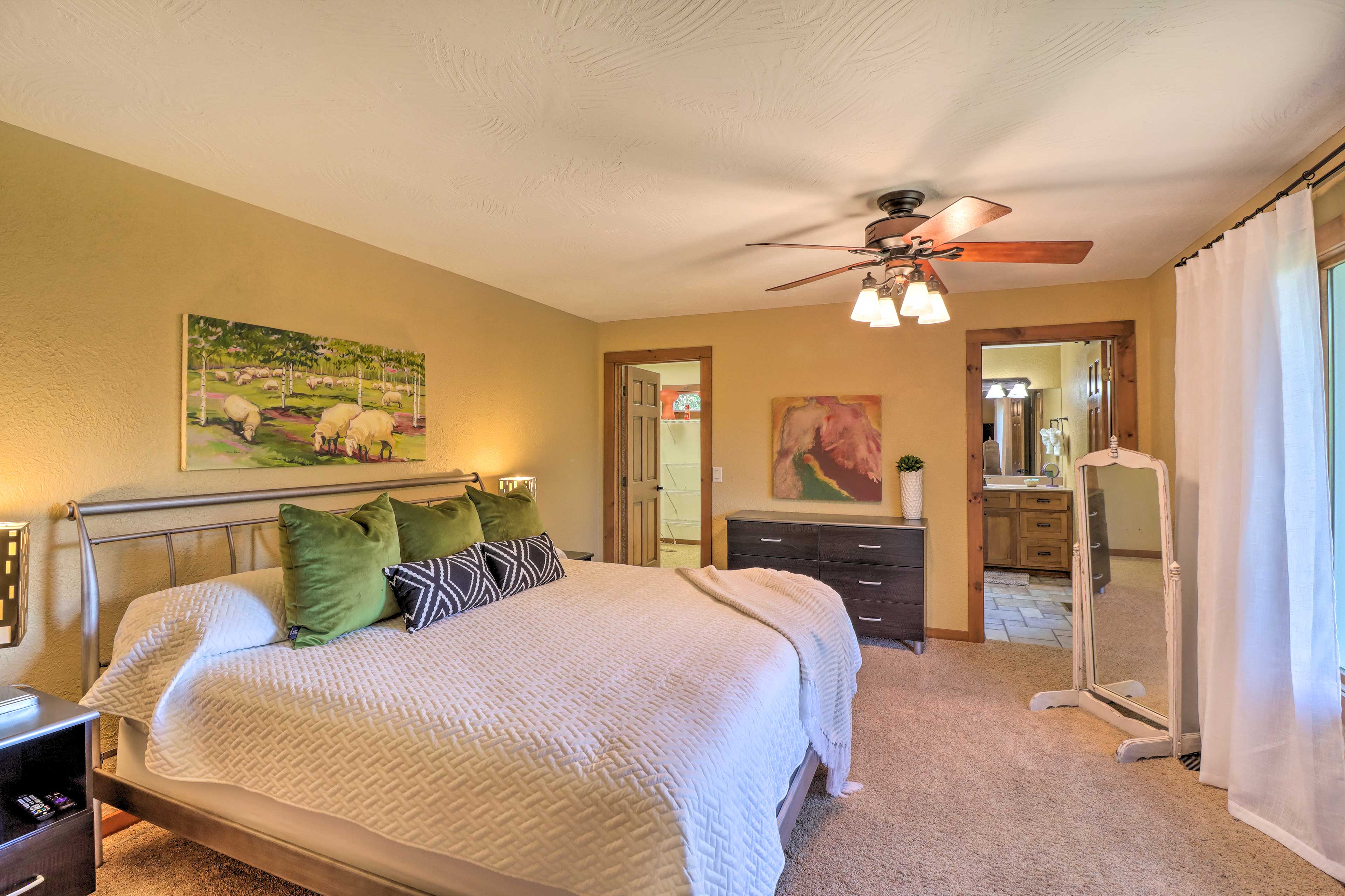 Norfork Lake Getaway: Deck, 6 Mi to Main St!