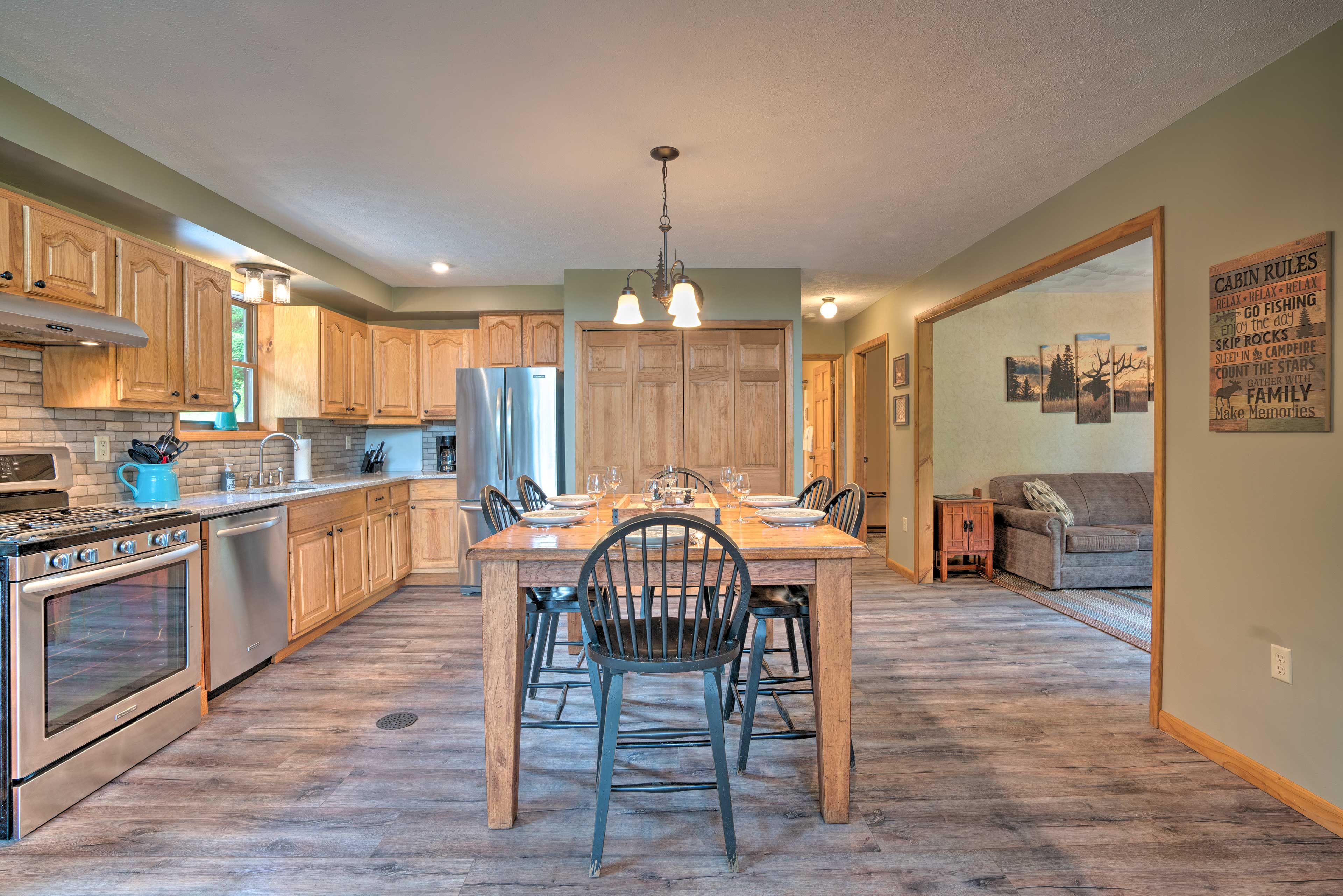 3-Acre Benezette Cabin w/Hot Tub, Grill & Mtn View