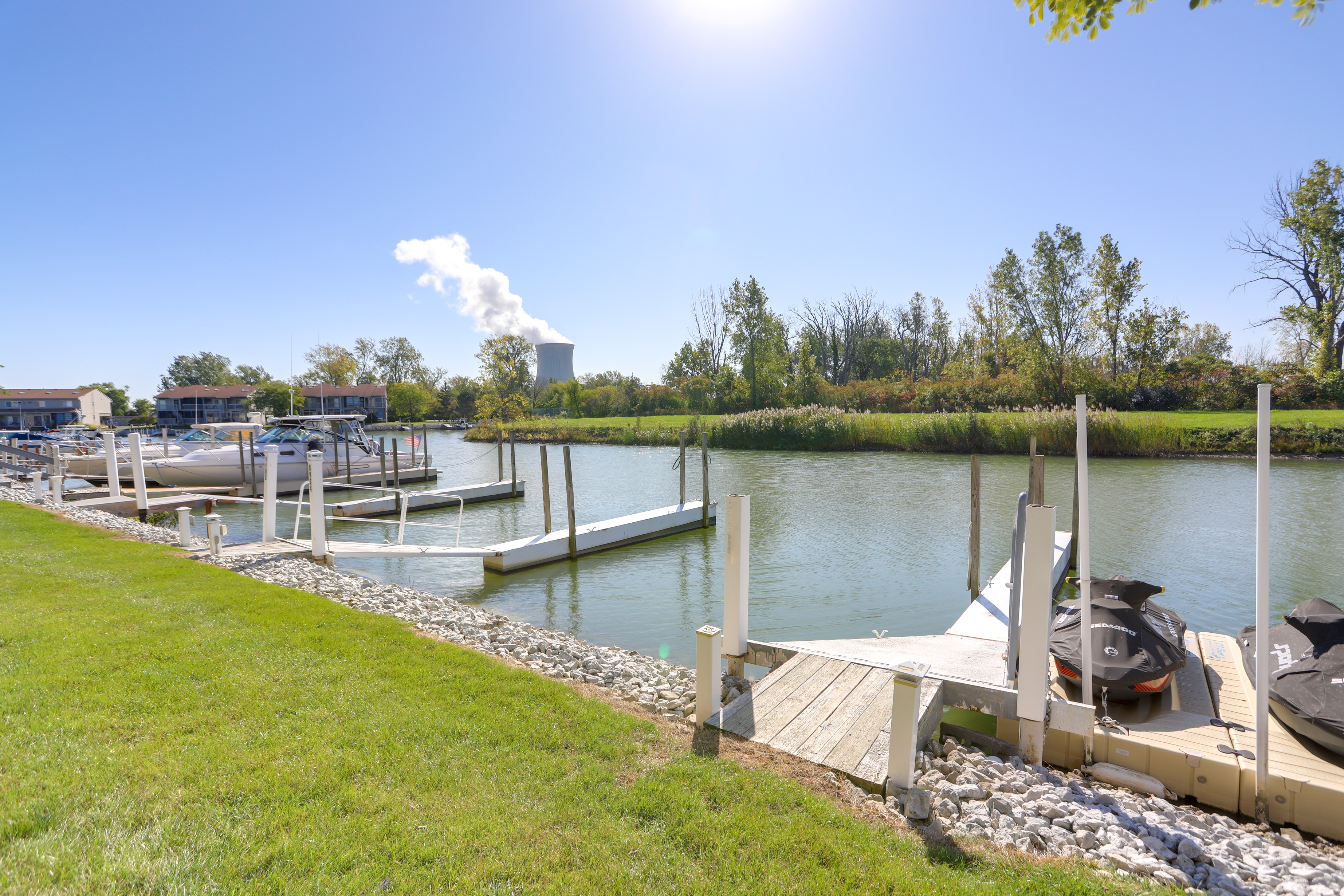 Property Image 2 - Charming Condo on Lake Erie w/ Community Pool