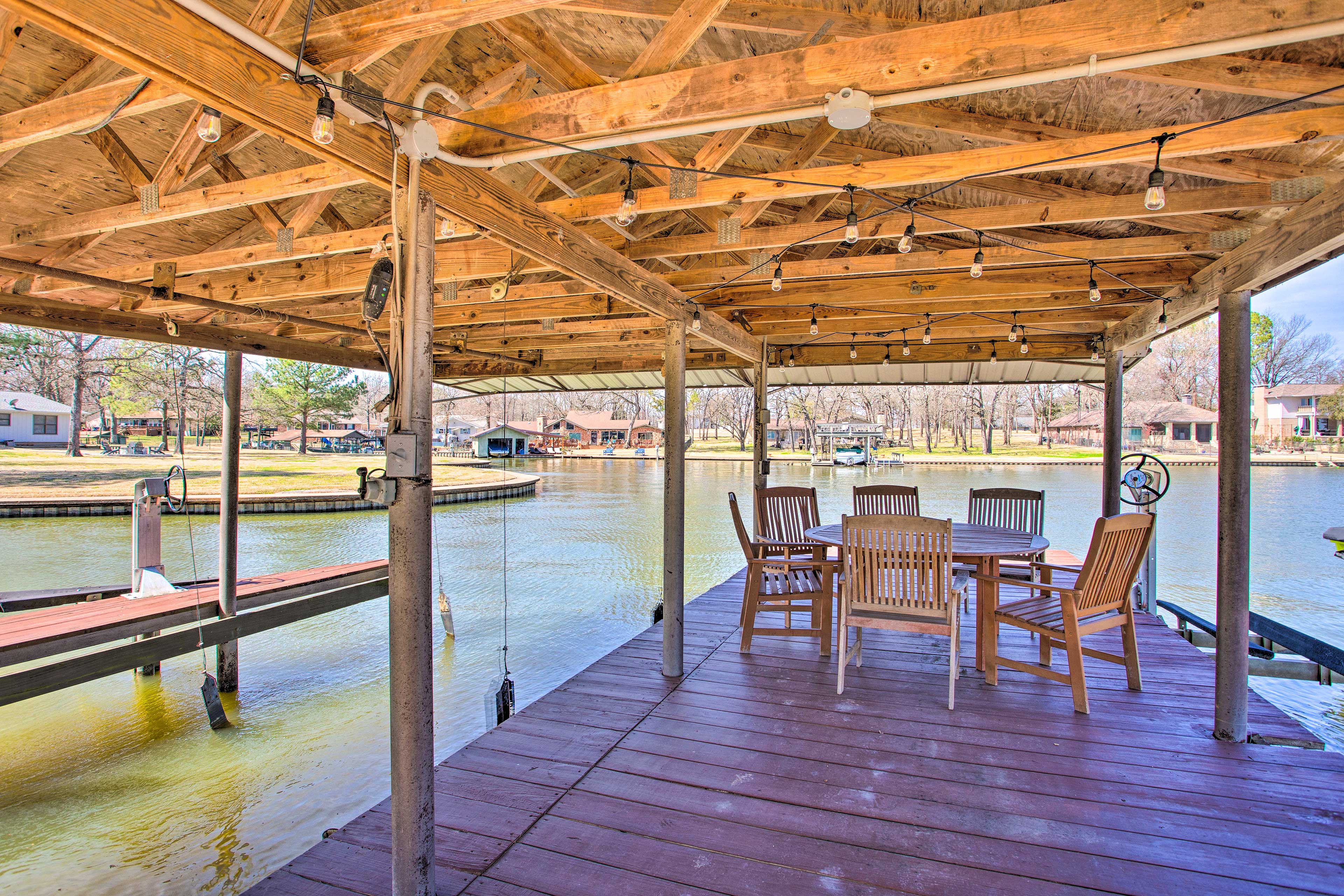 Property Image 2 - Luxury Waterfront Getaway on Cedar Creek Lake