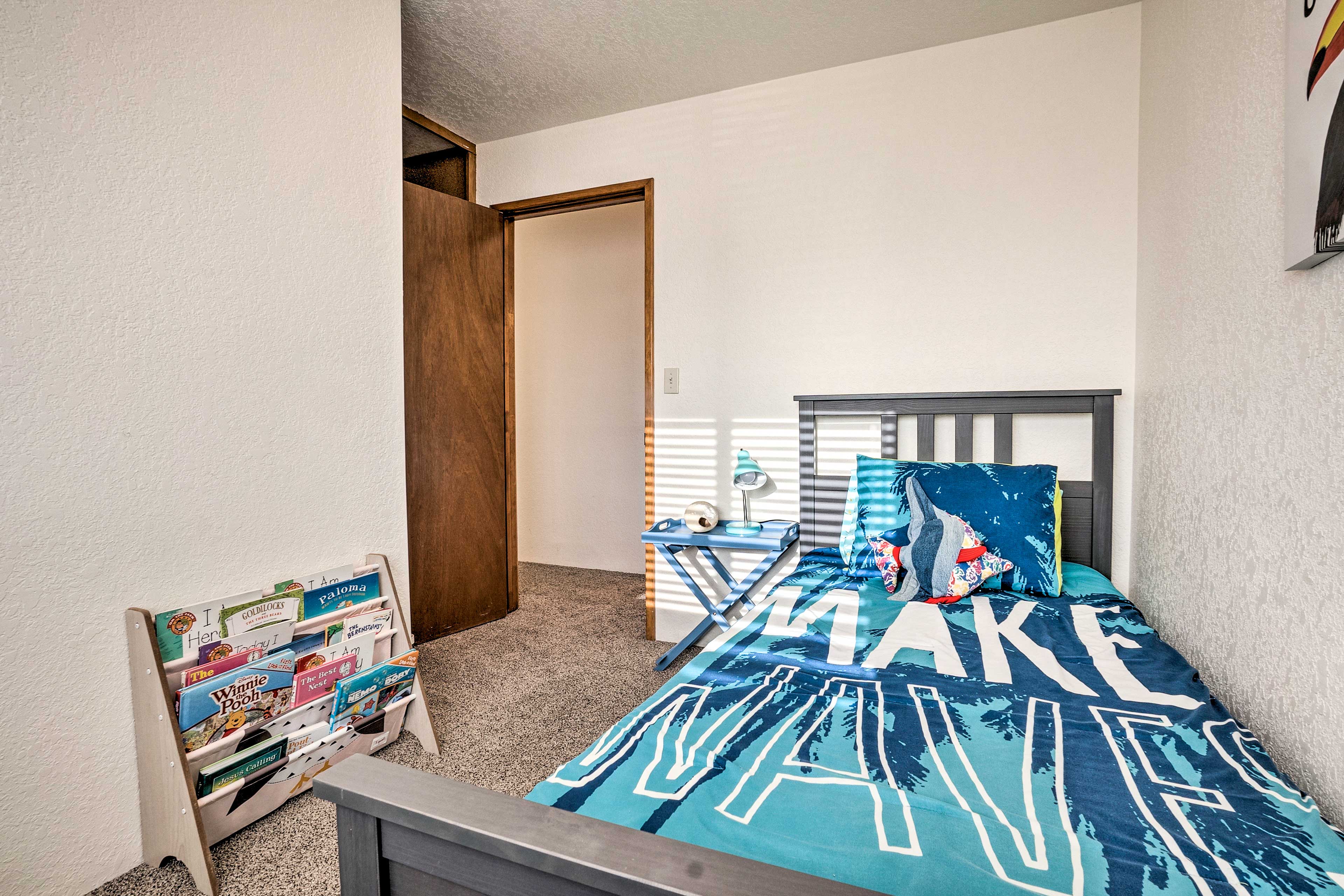 ‘Coastal Haven’ Getaway ~ 1 Mi to Mill Beach!