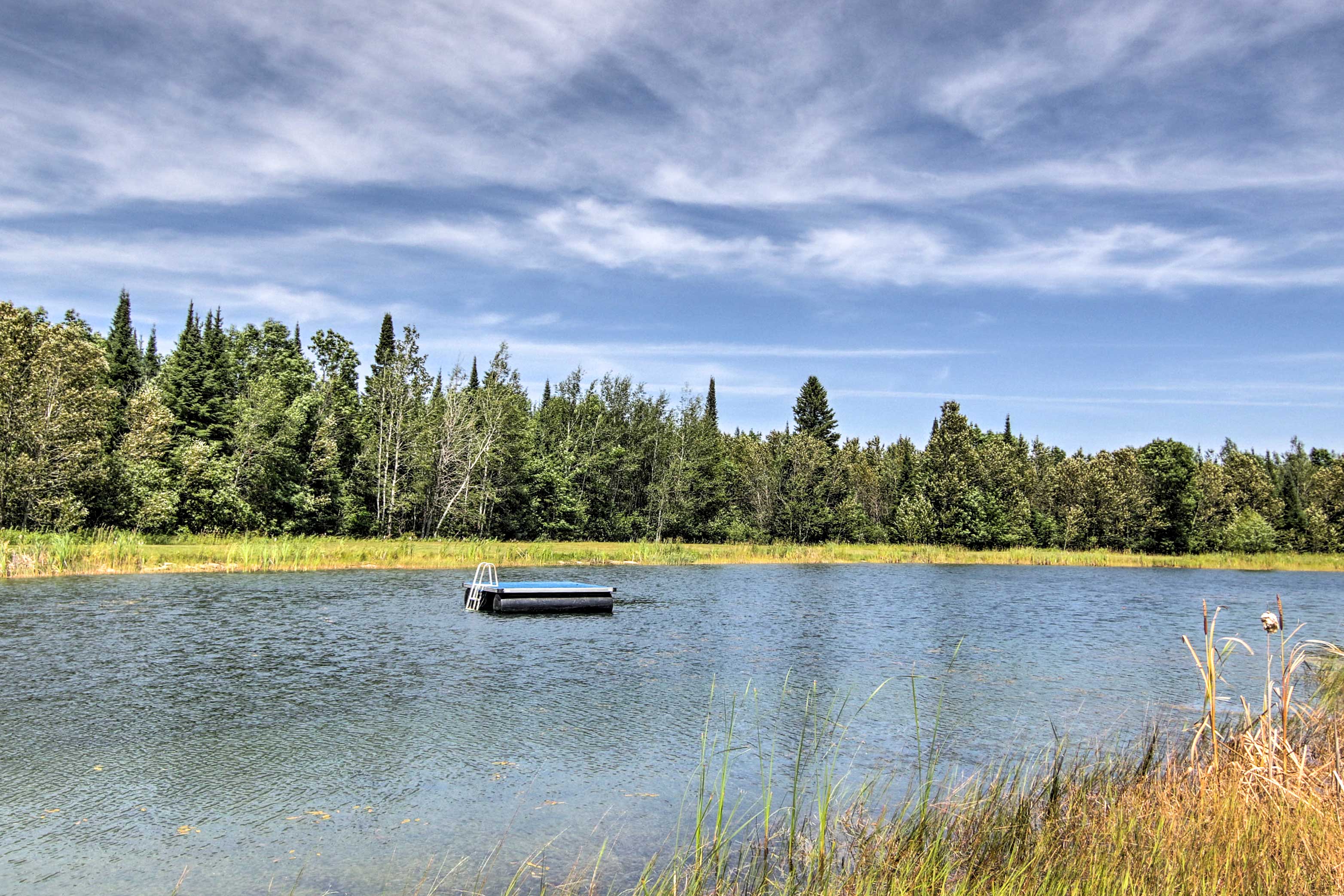 Rapid River Log Cabin w/ Loft on 160 Scenic Acres