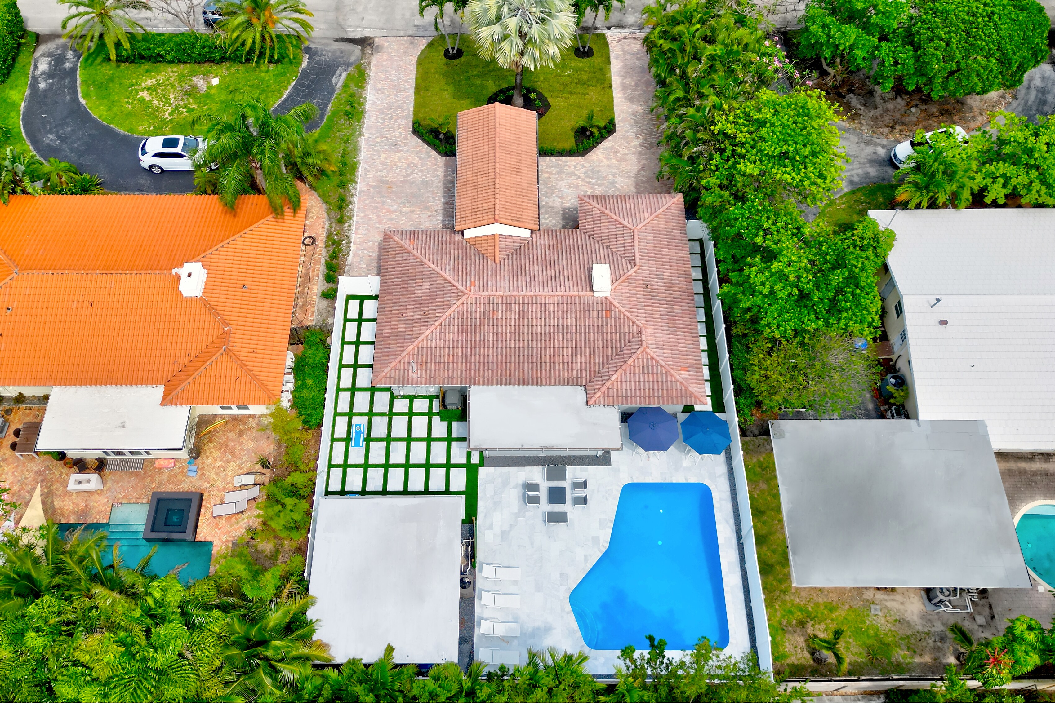 Aerial | Showcasing the private backyard