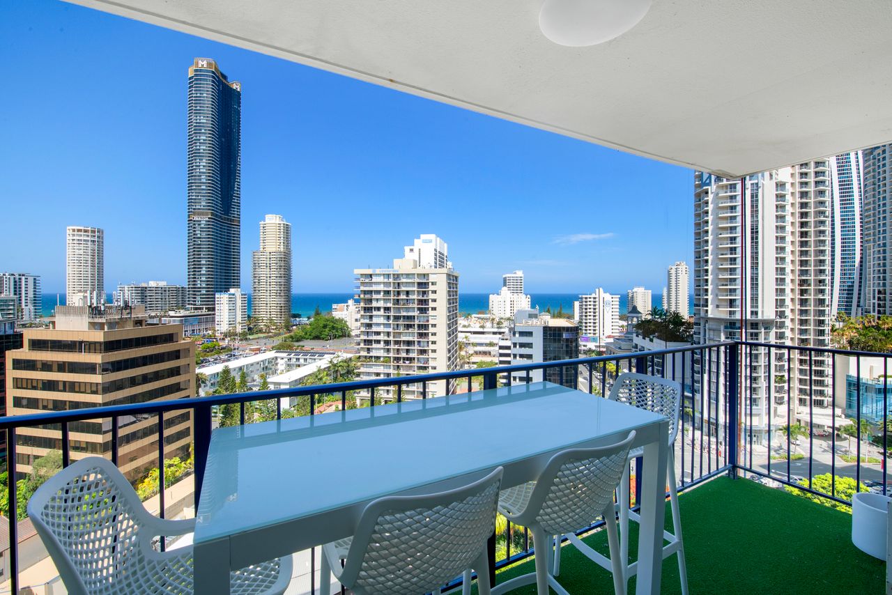 Property Image 2 - Large Waterfront Apartment in Surfers Paradise