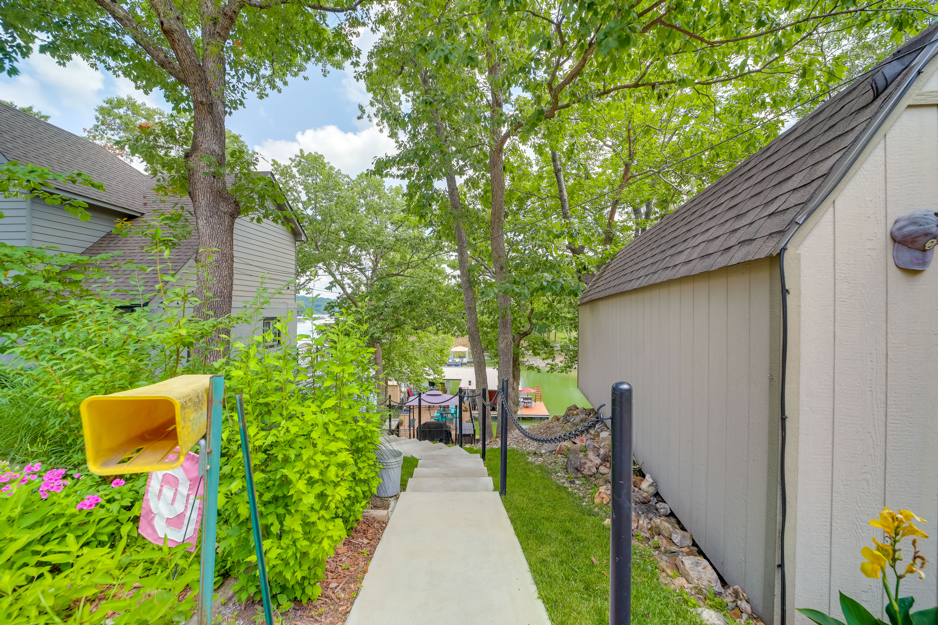 Property Image 1 - Cozy Eucha Cottage At Grand Lake w/ Hot Tub!