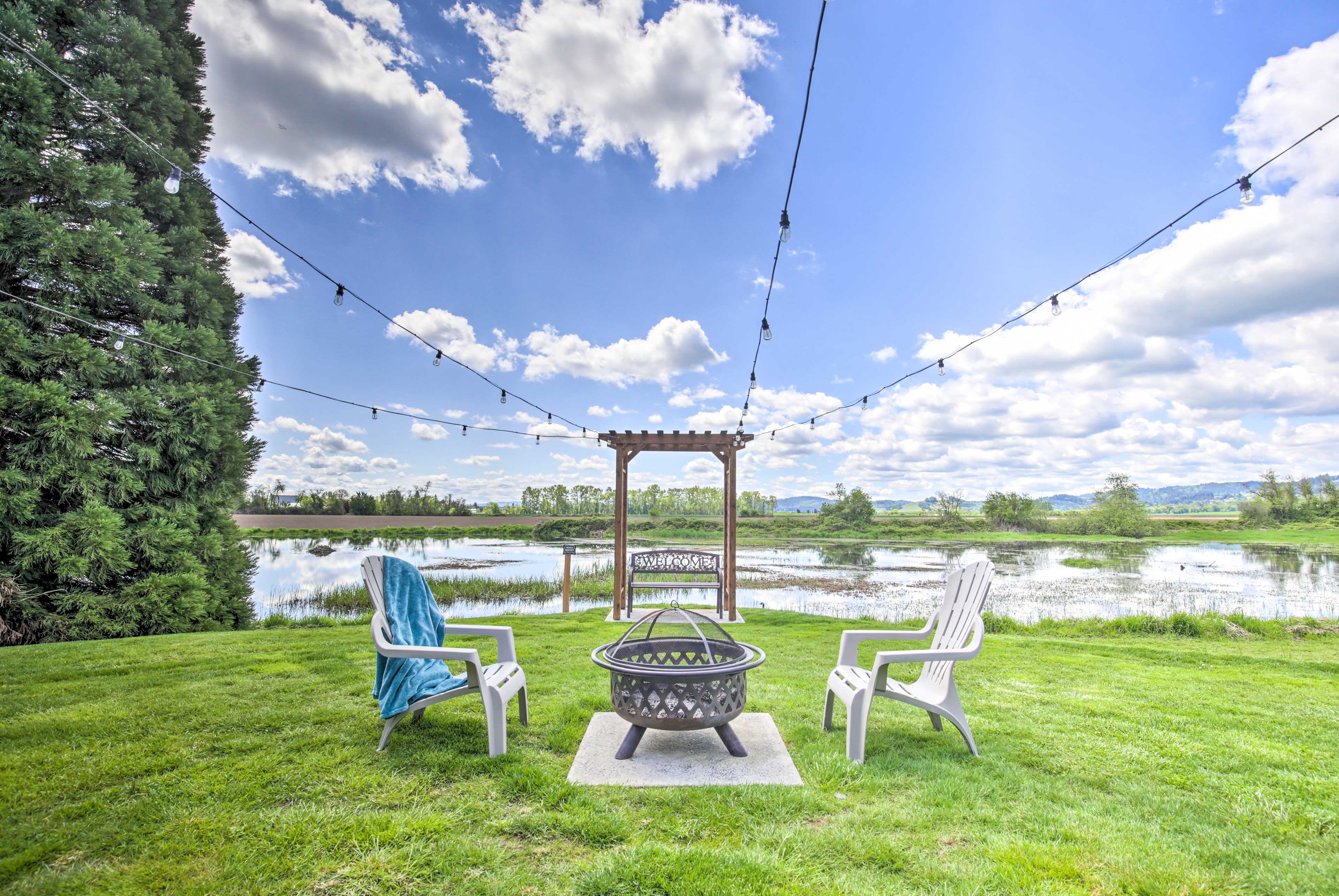 McMinnville Wine Country Home w/ Hot Tub + Deck