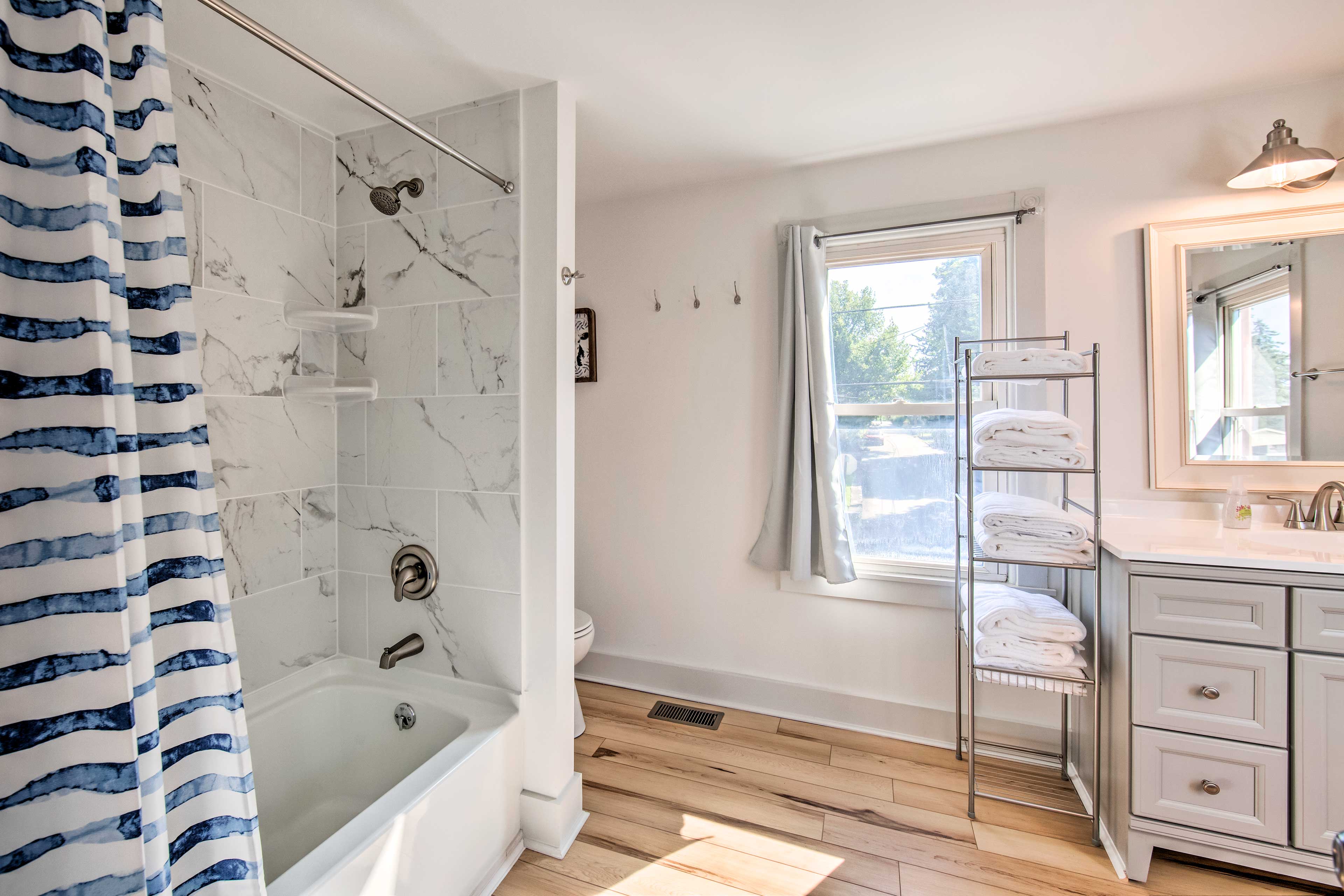 8 Mi to Dtwn Lancaster: Home in Amish Country