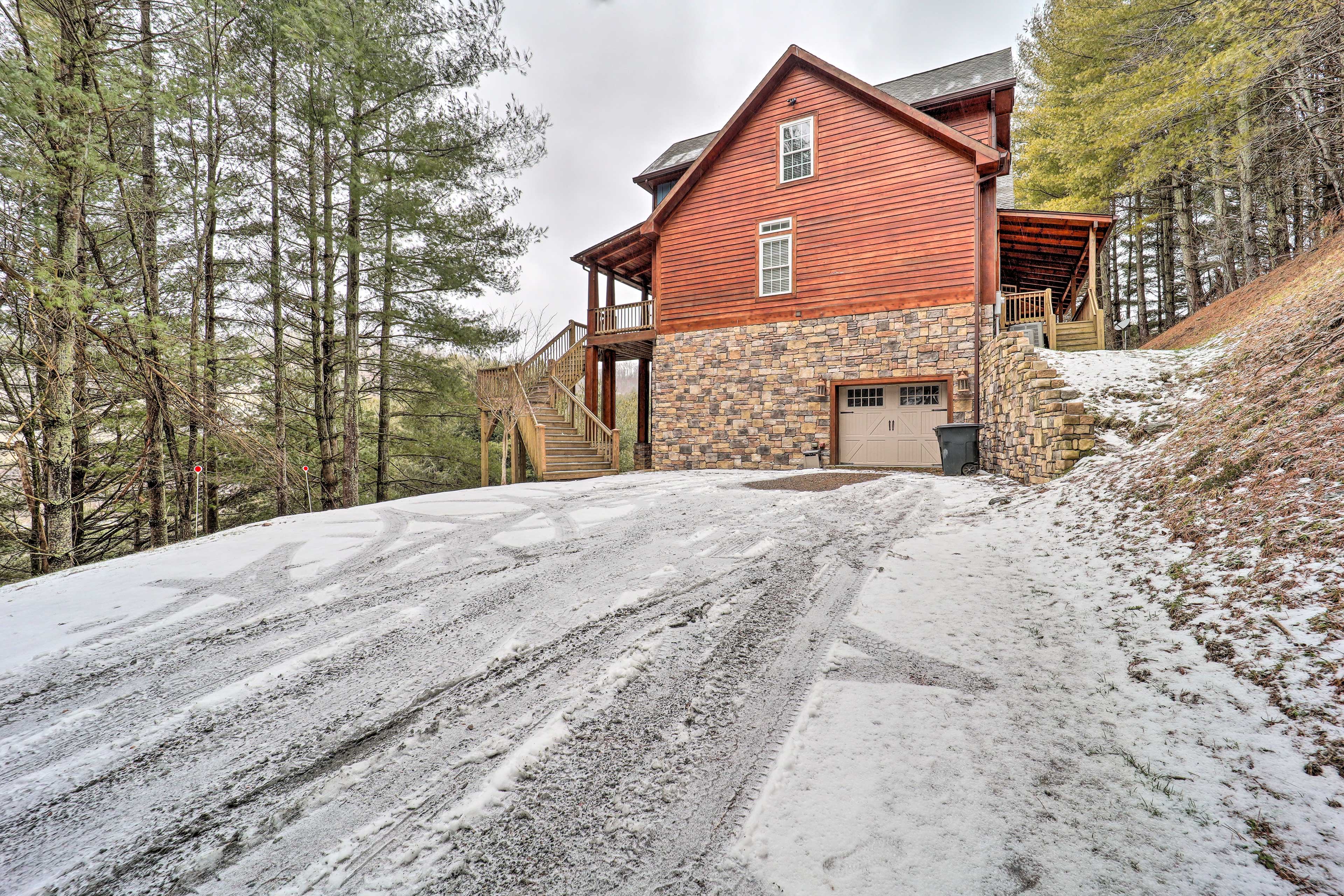 Property Image 1 - Mountainside Vilas House: Hike, Ski & Explore!