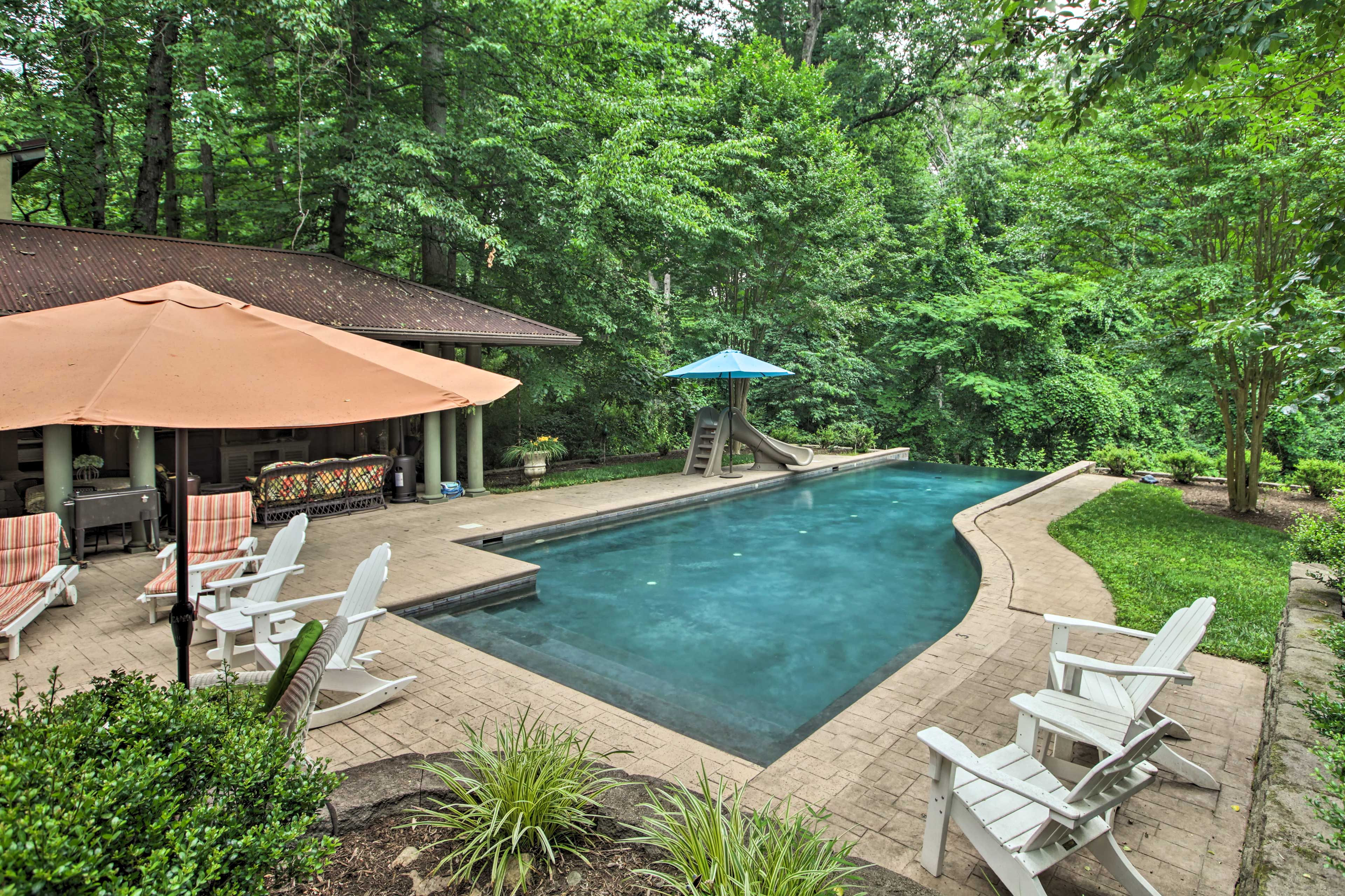 The White Elephant Inn Getaway w/ Pool & Hot Tub!